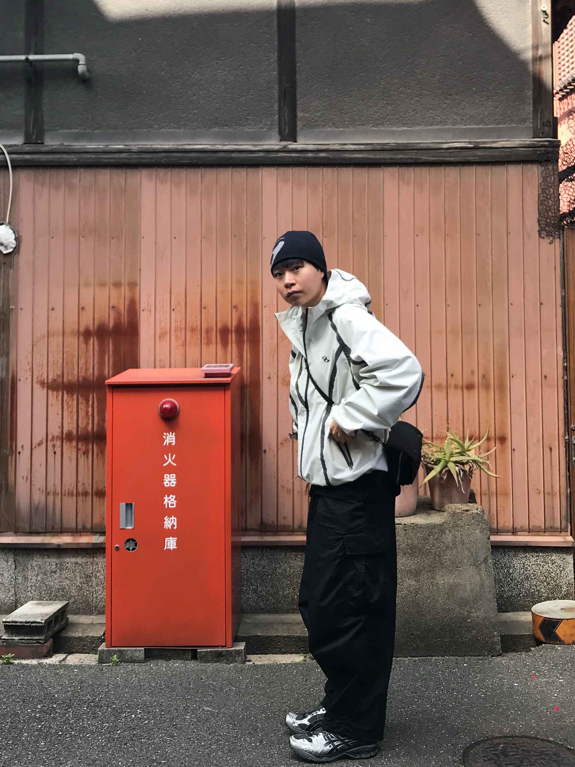 산산기어 윈드블록 자켓 아이보리 - 22SS, 포터 탱커 숄더백 블랙 착용 스타일