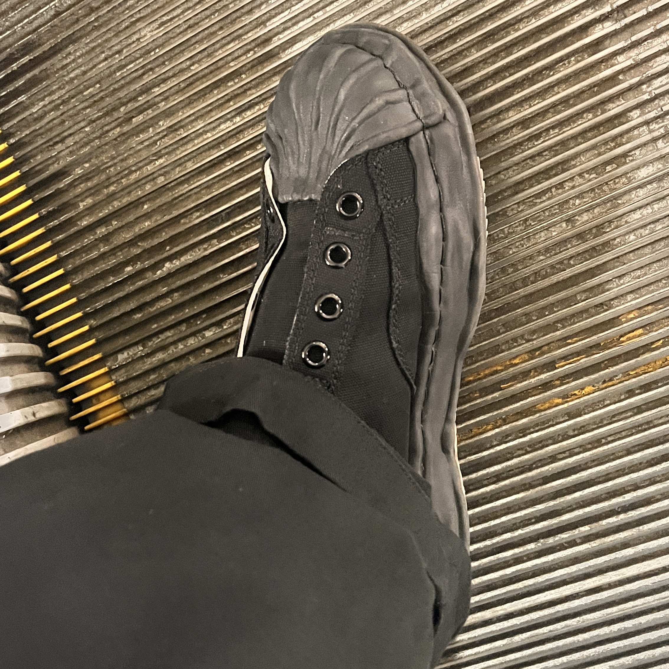 Maison Mihara Yasuhiro x Phenomenon Blakey OG Sole Canvas Low-top Sneakers Black Black 착용 스타일