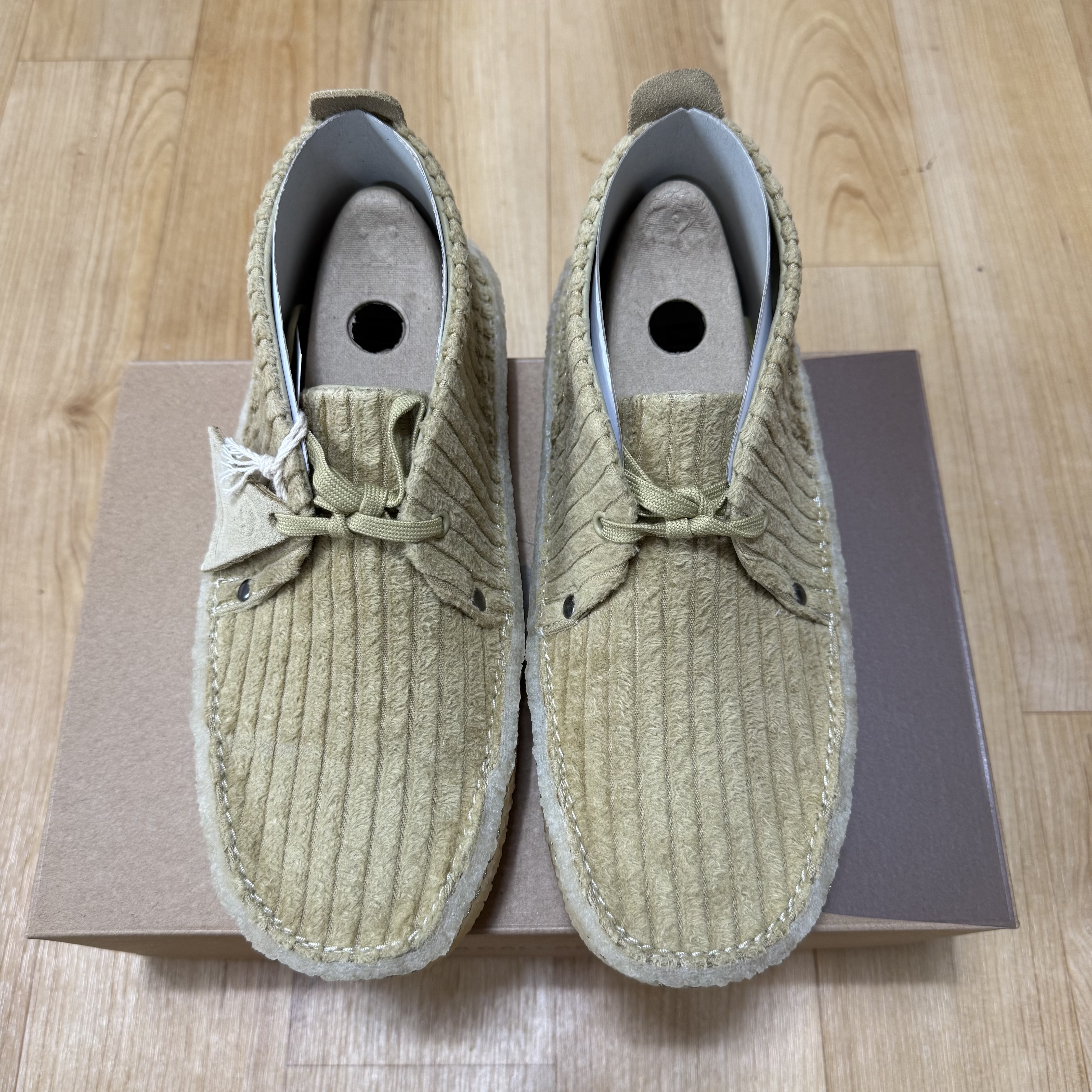 Clarks x Liam Gallagher Desert Rain Maple Cord 착용 스타일 - 1