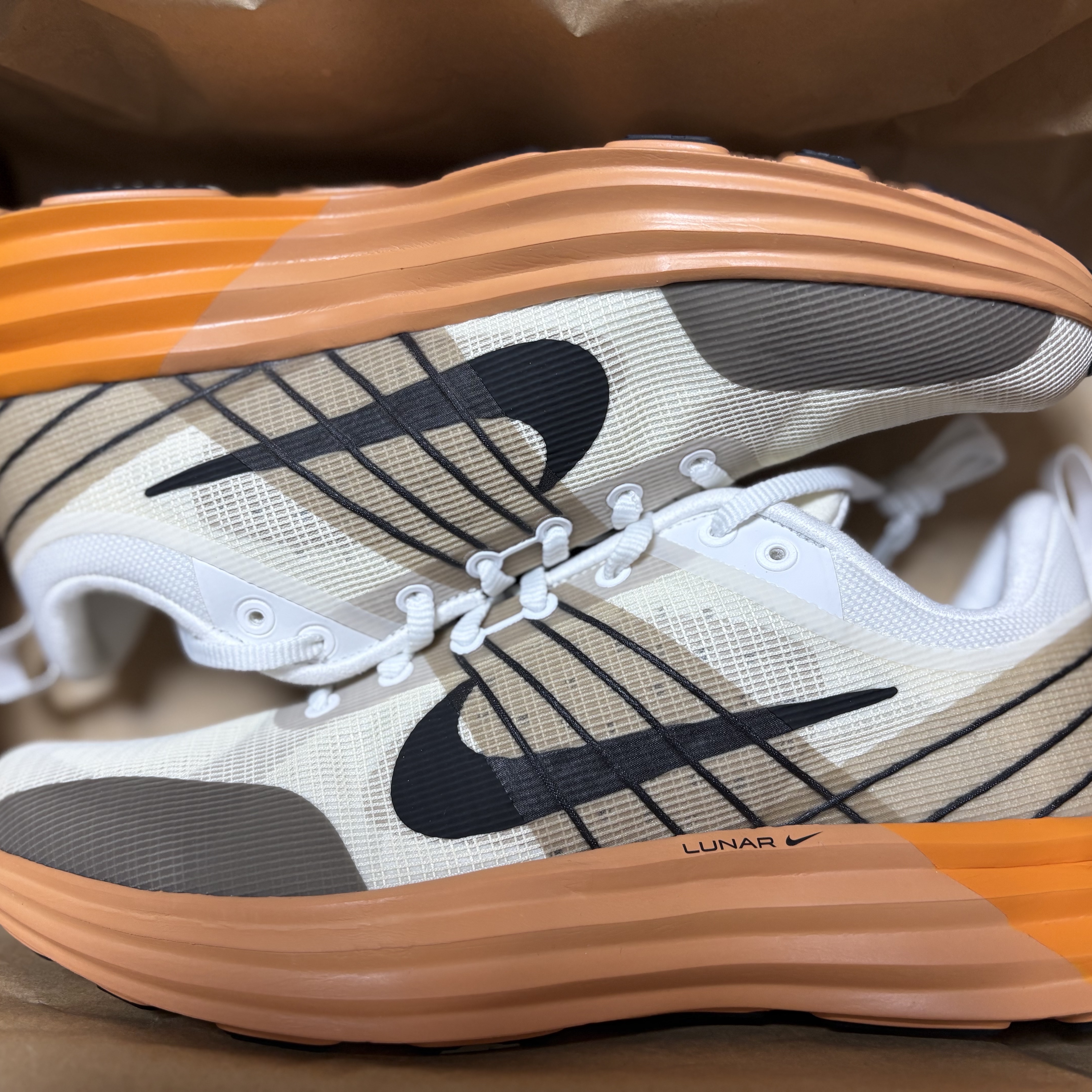 Nike Lunar Roam Summit White Coconut Milk 착용 스타일 - 2