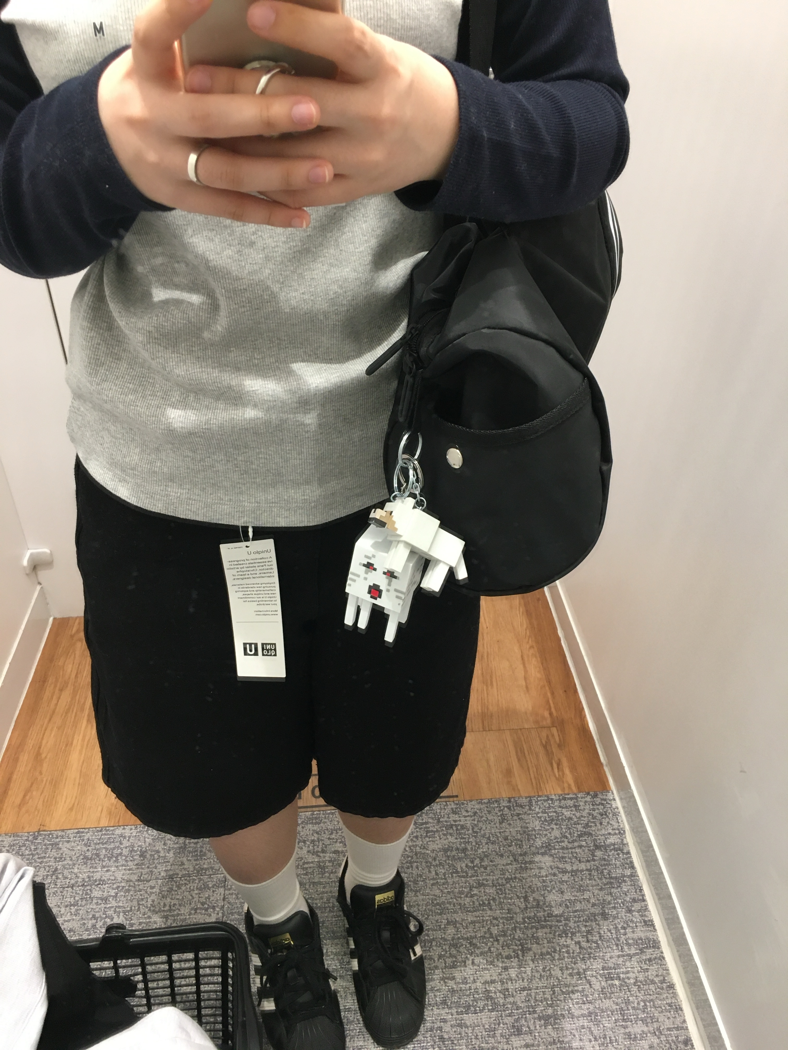 Adidas Superstar Core Black White, AEAE School Boy Duffle Bag Dot Black 착용 스타일 - 4