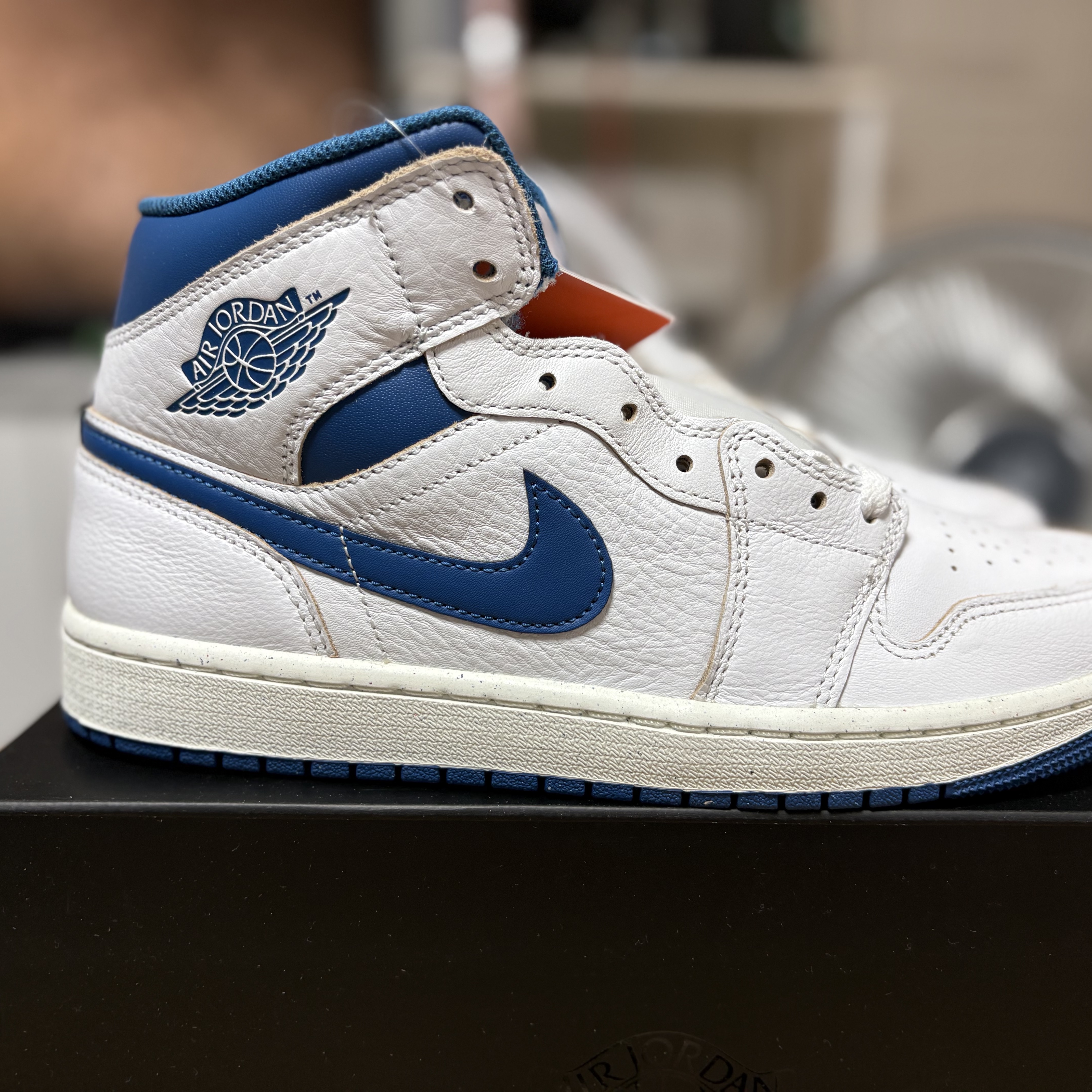 Jordan 1 Mid SE Industrial Blue White 착용 스타일 - 3