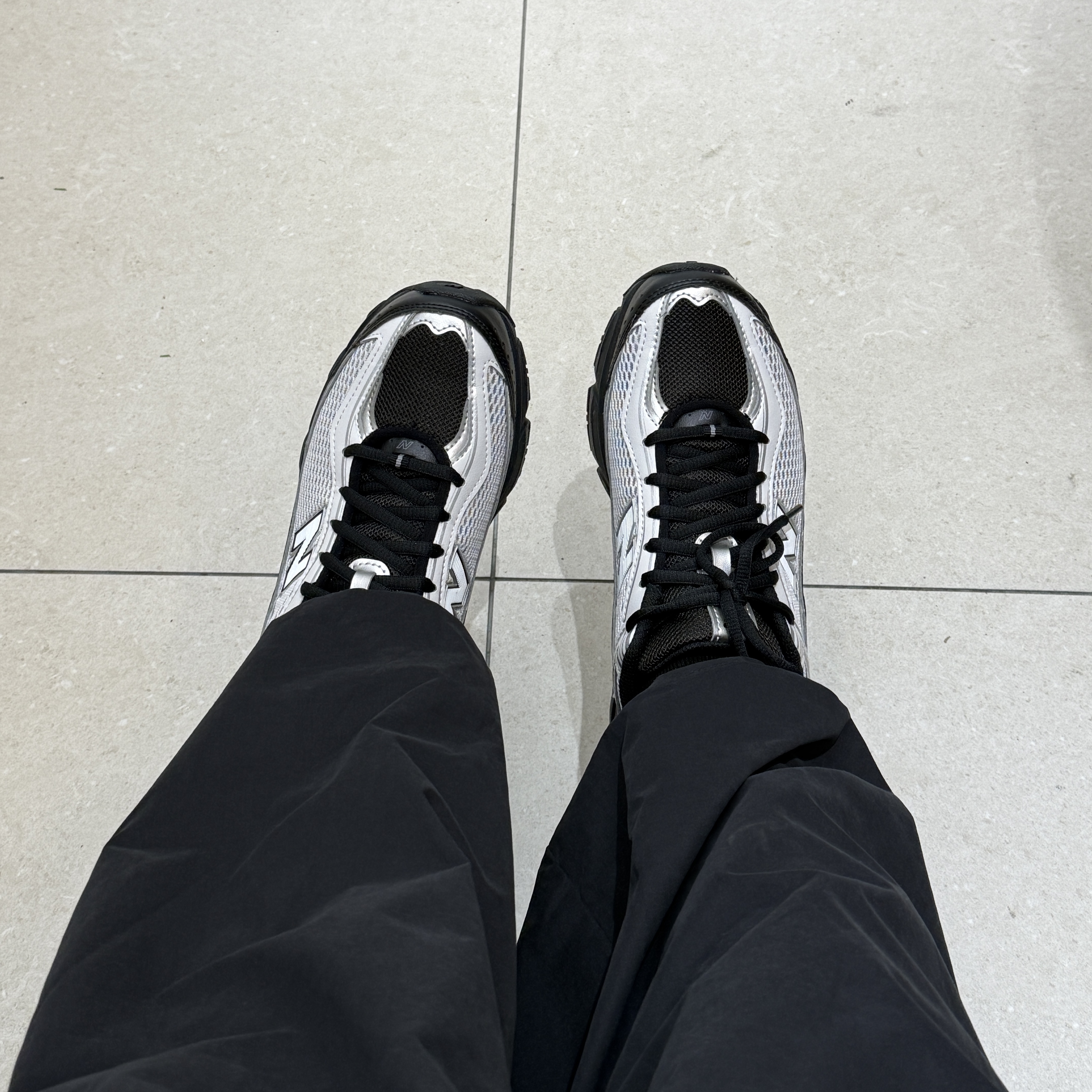 New Balance 509 Black Gray 착용 스타일