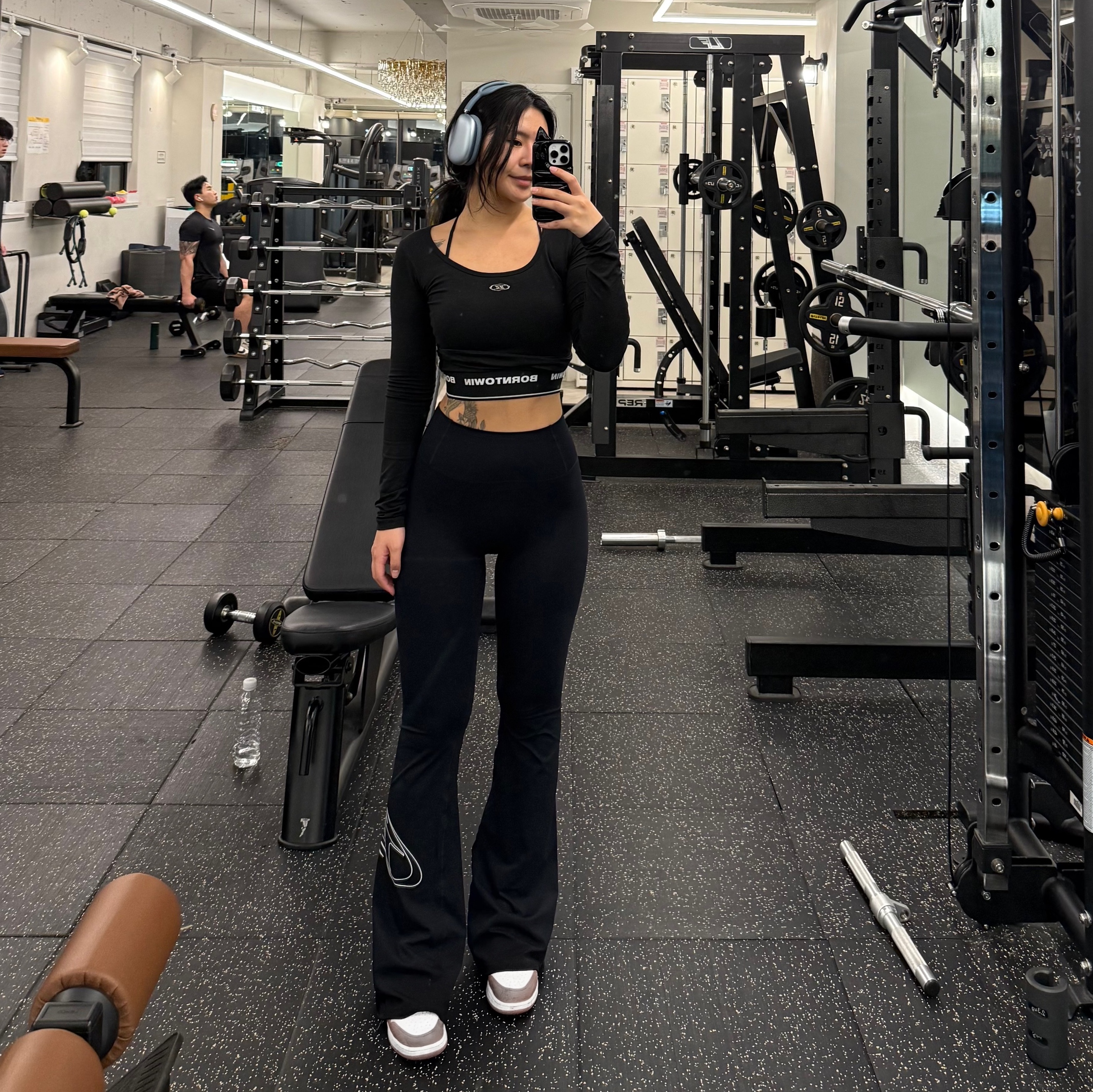 BORN TO WIN Stroke B Boots Cut Leggings Black, Apple AirPods Max Lightning Sky Blue (Korean Ver.) 착용 스타일