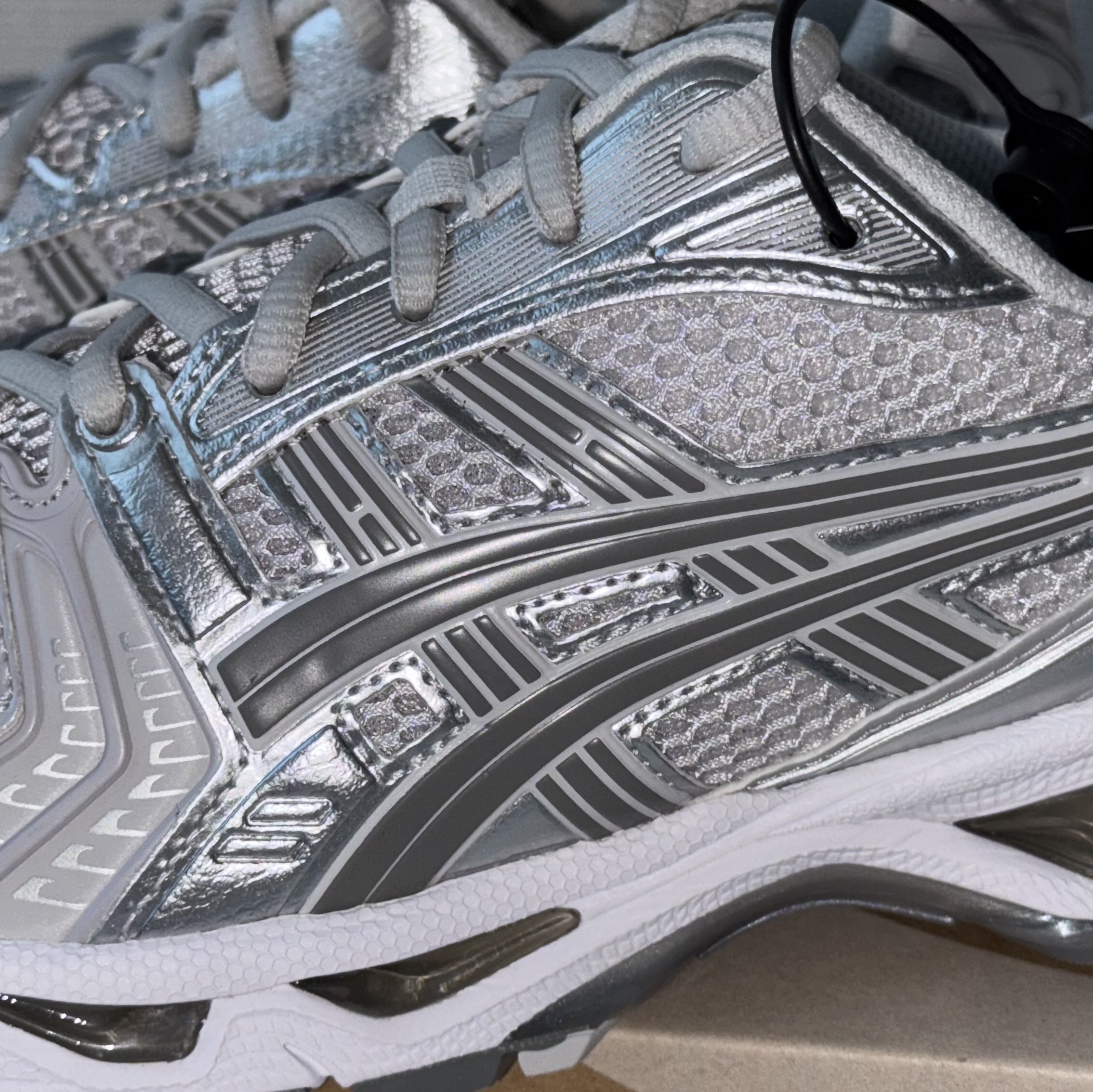 (W) Asics Gel-Kayano 14 Cloud Grey Clay Grey 착용 스타일 - 4