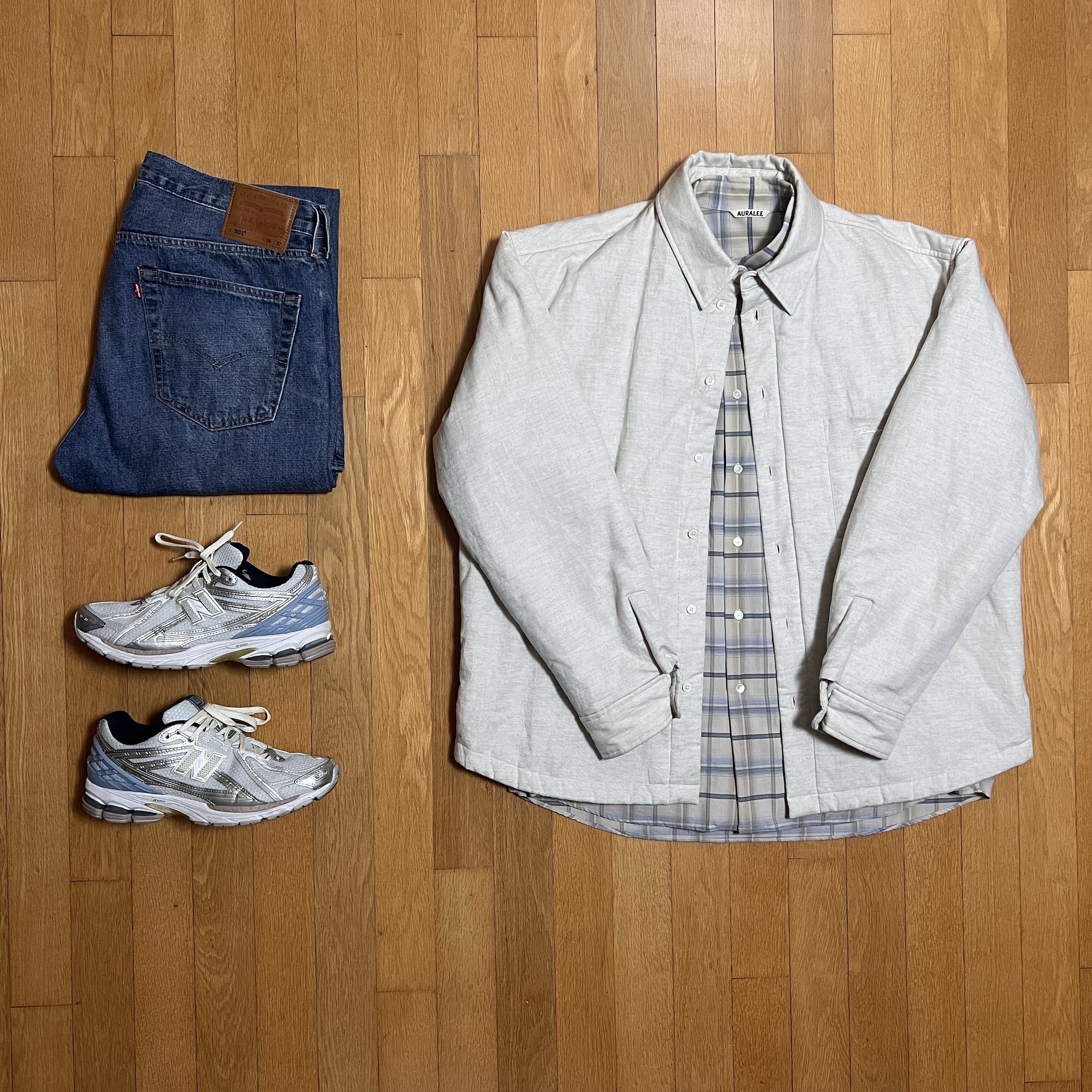 Jacquemus La Chemise Boulanger Puffed Overshirt Light Beige, Auralee Super Light Wool Check Shirt Light Beige 착용 스타일