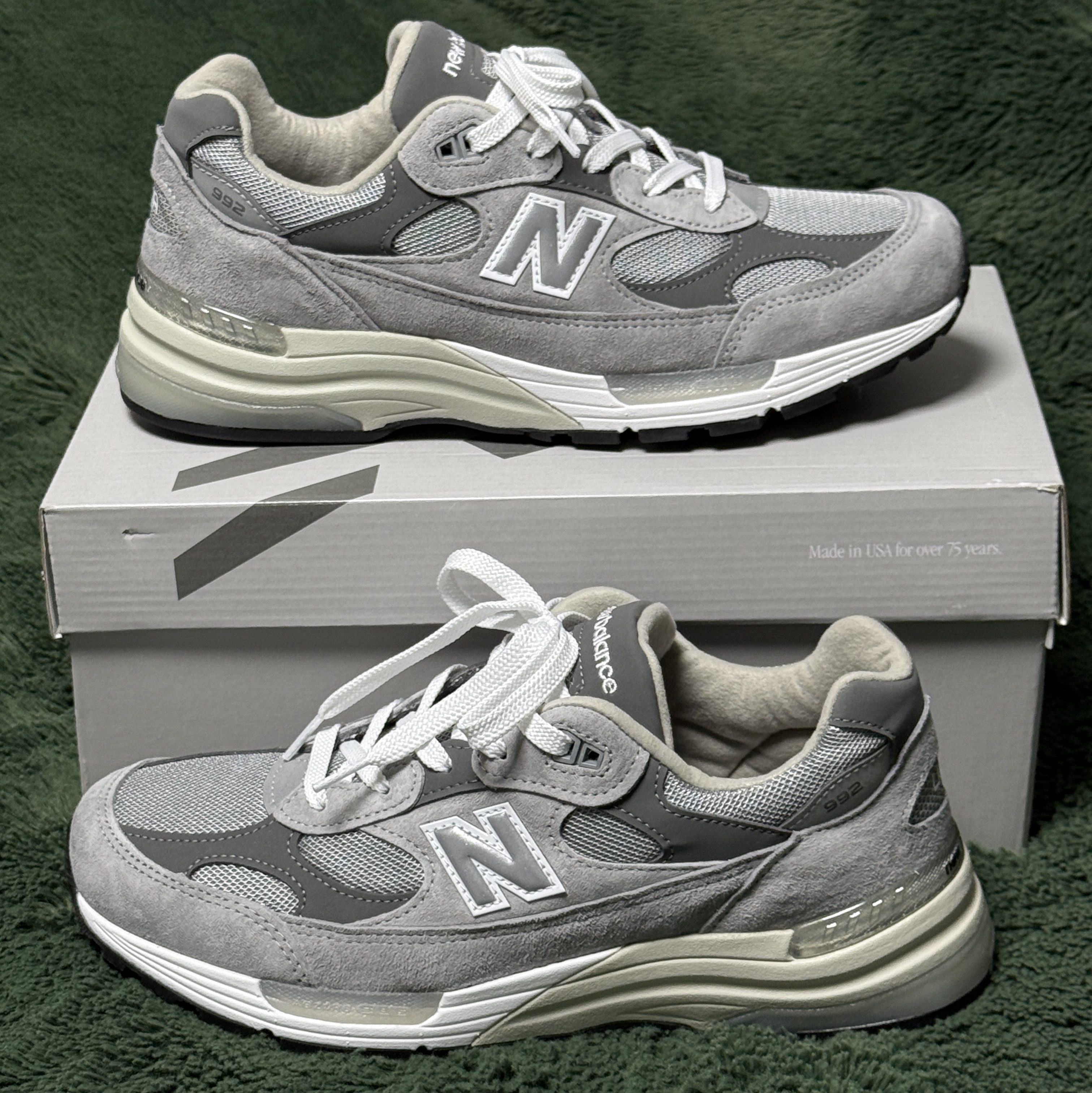 New Balance 992 Made in USA Core Grey Silver Metallic 착용 스타일