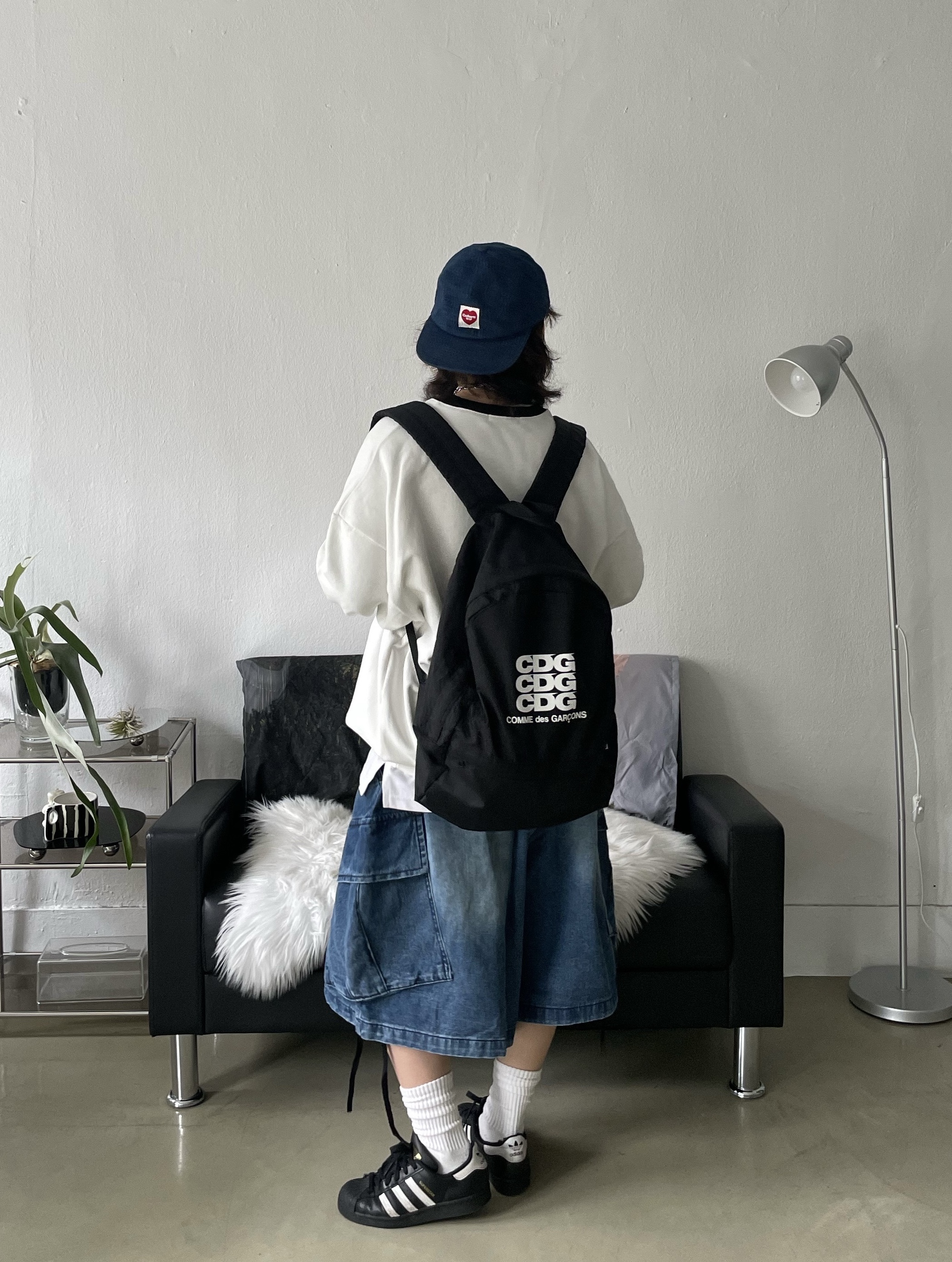 CDG 백팩 블랙, 칼하트 WIP 내쉬 캡 블루 착용 스타일 - 5