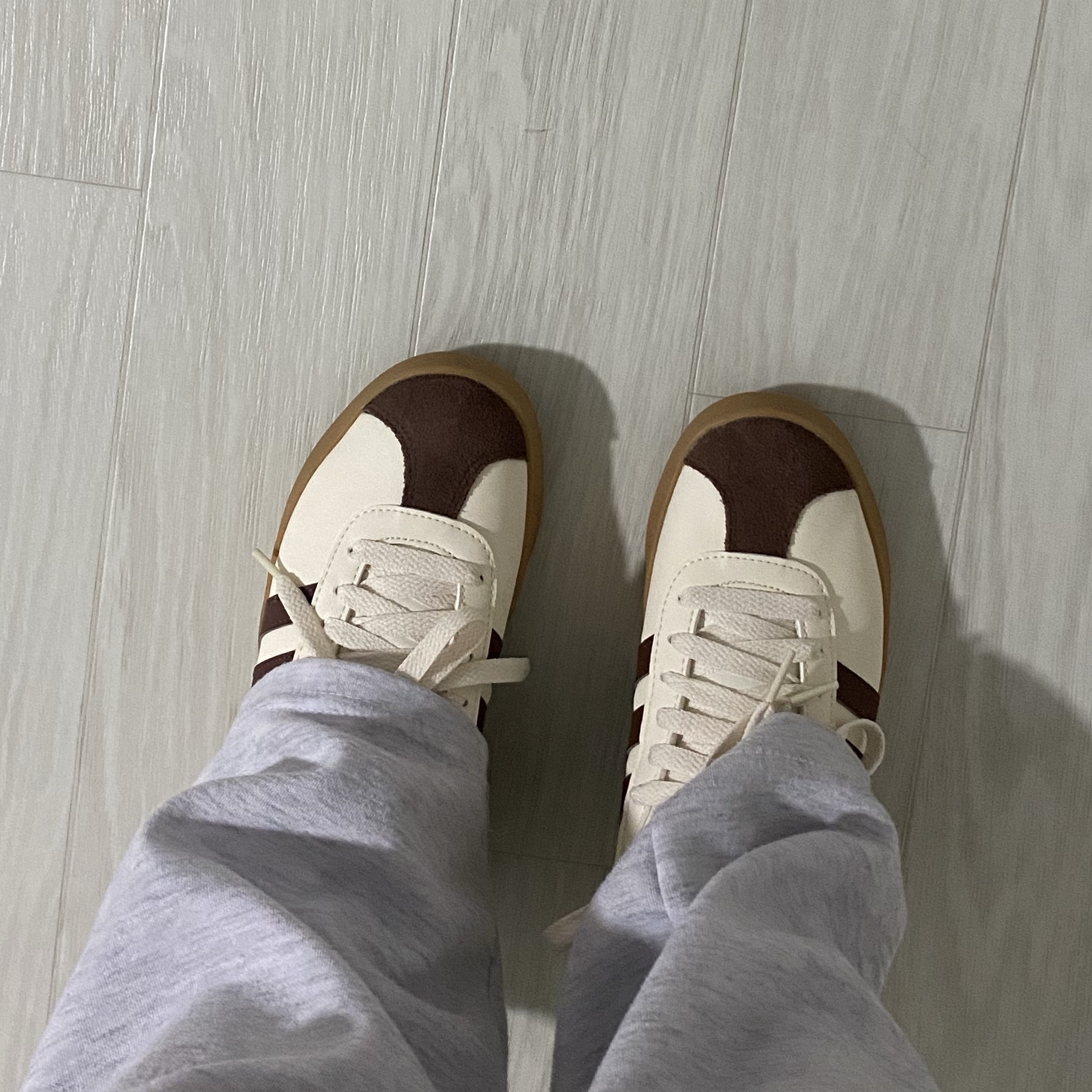 Adidas VL Court 2.0 Cream Brown 착용 스타일