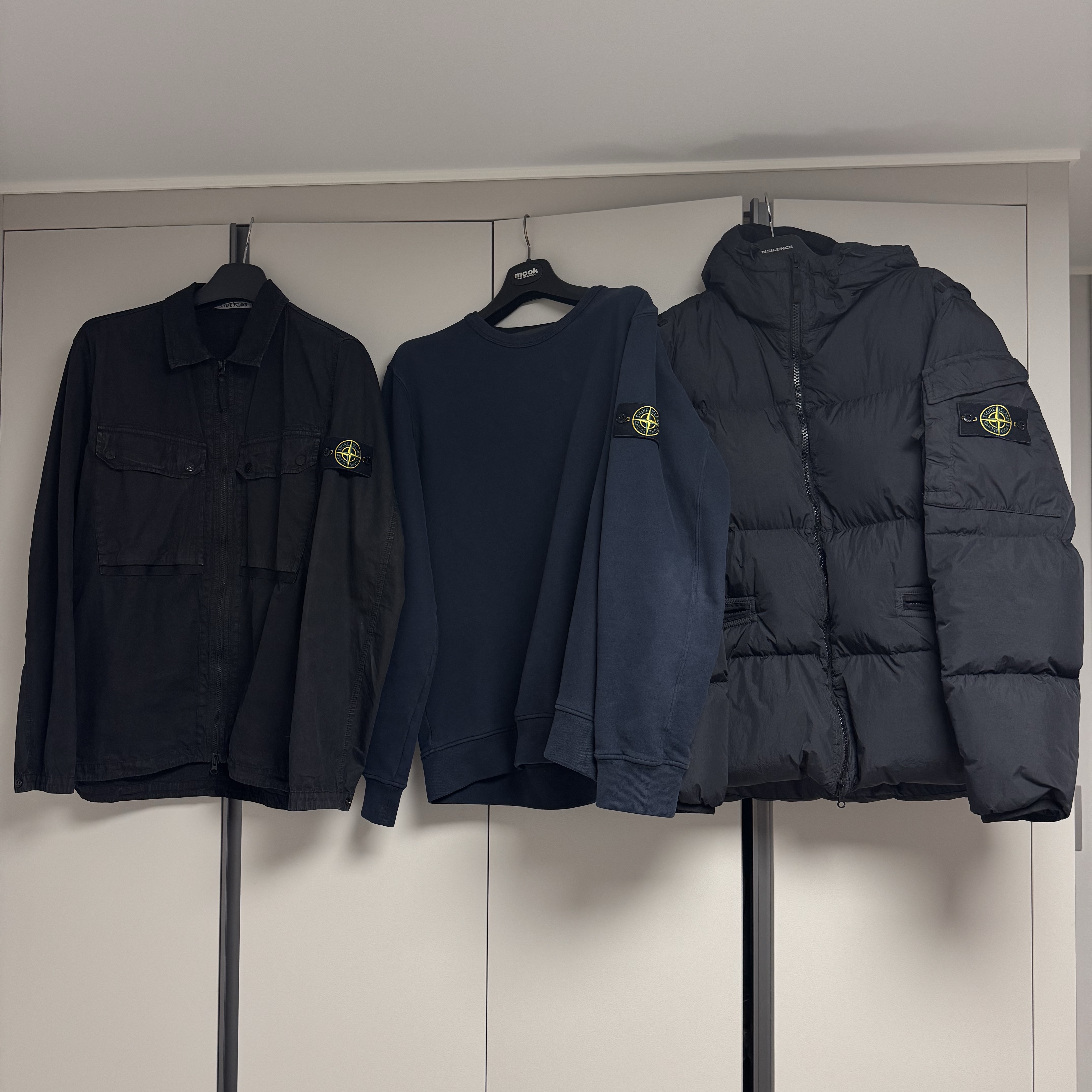 Stone Island 102WN Brushed Organic Cotton Overshirt Black - 23FW, Stone Island 62420 Brushed Cotton Fleece Garment Dyed Crewneck Sweatshirt Navy Blue - 23FW 착용 스타일