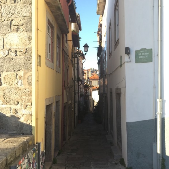 Adidas Adicolor Denim Firebird Track Top Medium Blue Denim - KR Sizing, Adidas Adilette 22 Sand Strata 착용 스타일 - 4