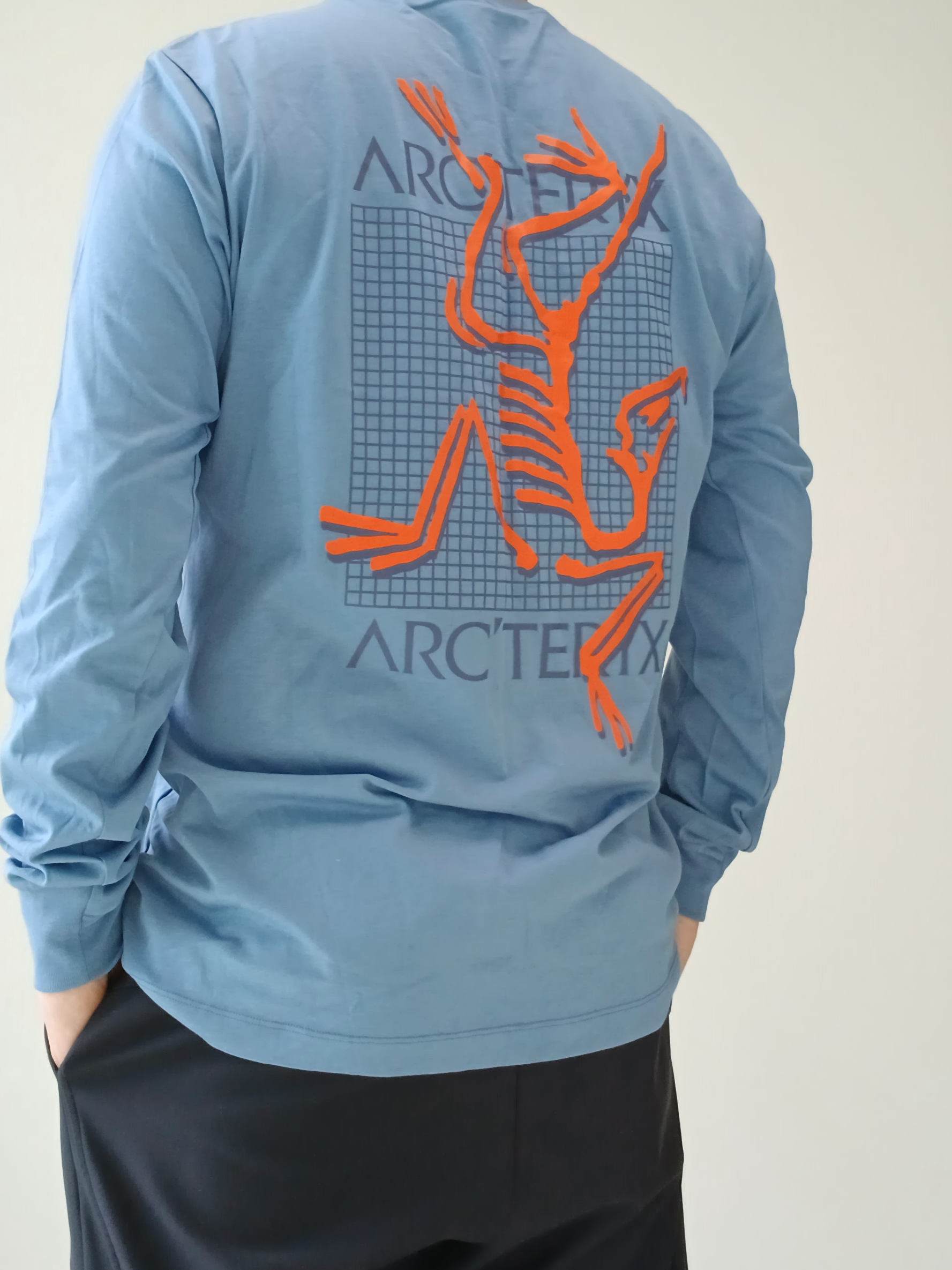 Arc'teryx Arc'Multi Bird Logo LS T-Shirt Stone Wash, Arc'teryx Keyring Metal 착용 스타일 - 4