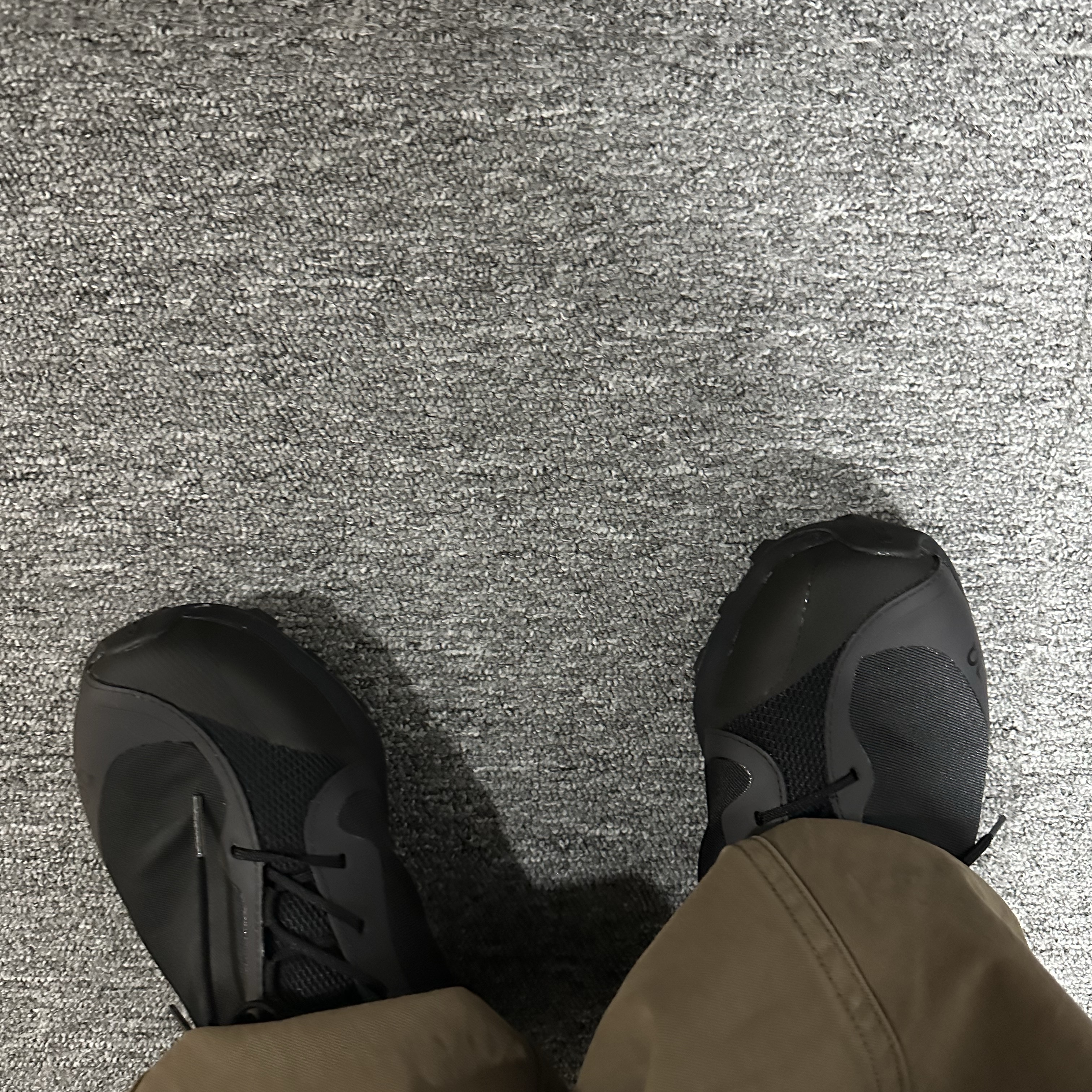 On Running x Post Archive Faction (Paf) Cloudventure Peak All Black 착용 스타일
