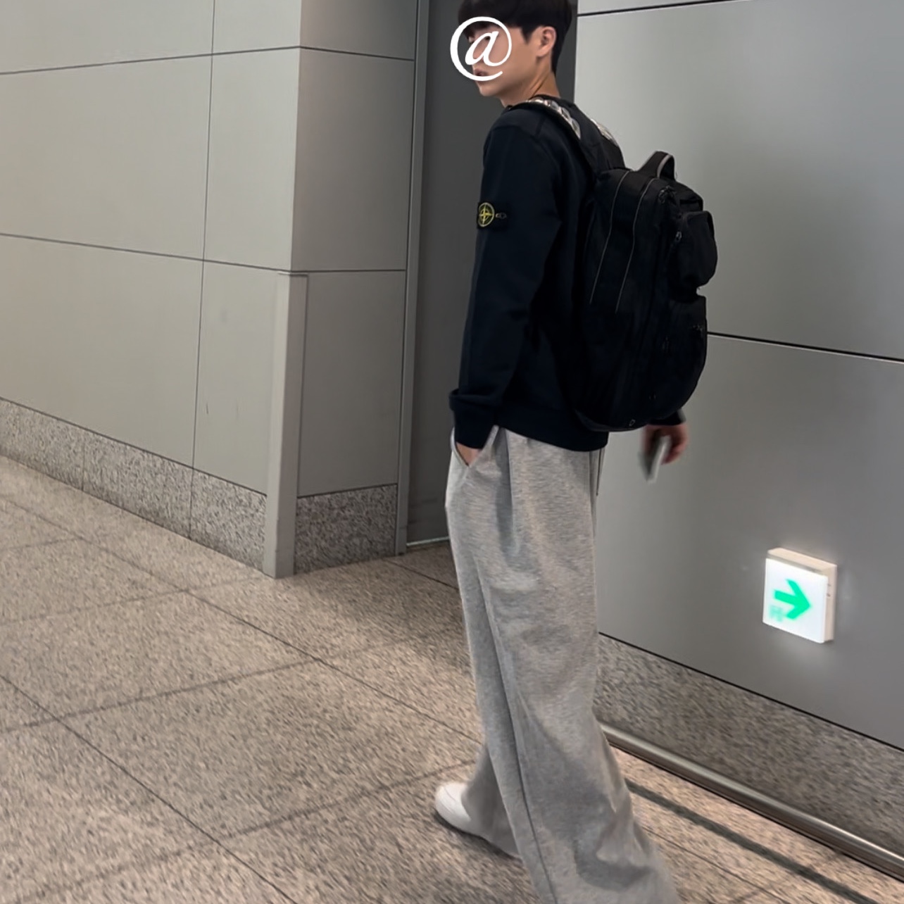 Stone Island 63051 Cotton Fleece Garment Dyed Sweatshirt Navy Blue - 23SS, Nike x Supreme Air Force 1 Low White 착용 스타일
