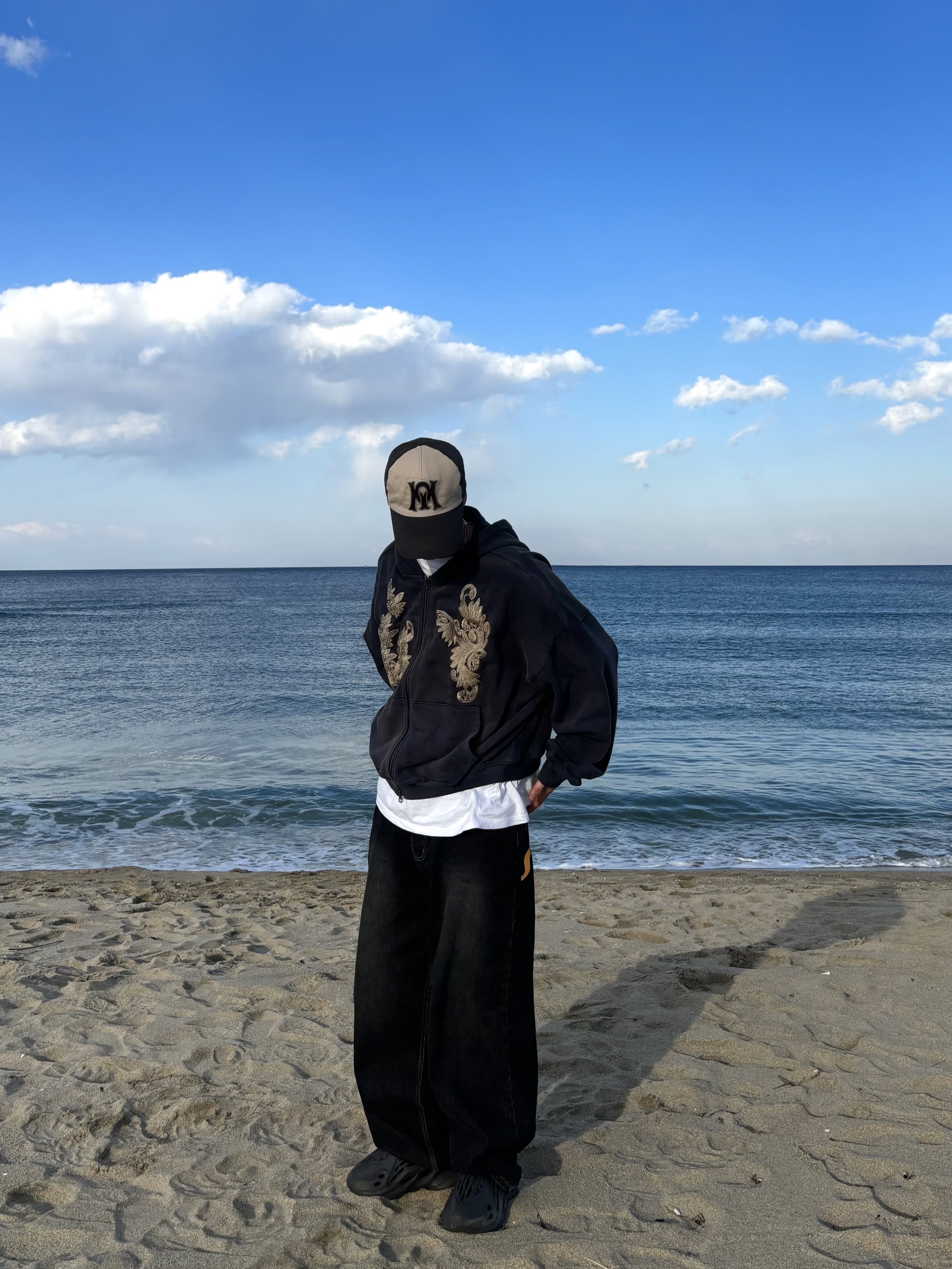 Adidas Yeezy Foam RNNR Onyx 착용 스타일