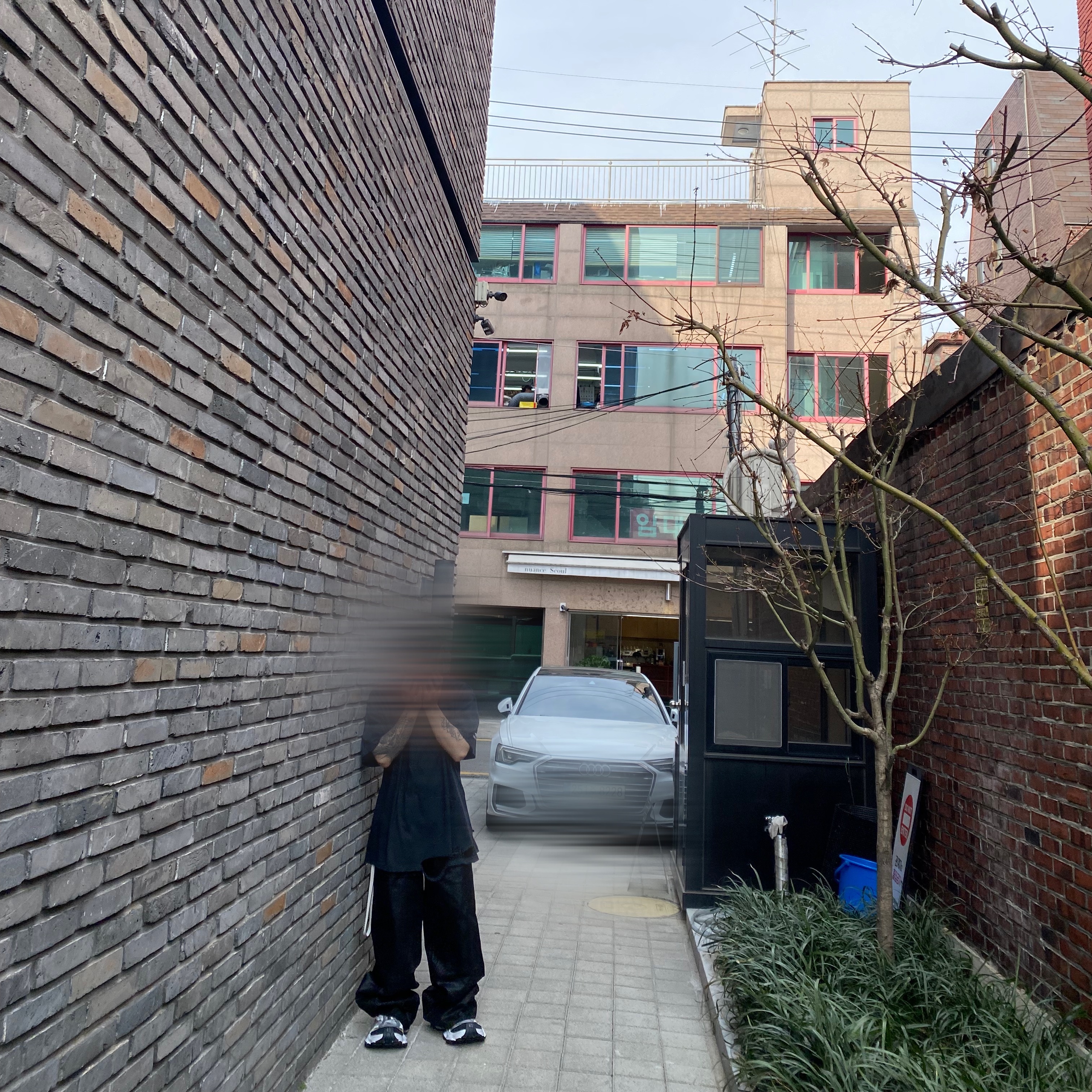 발렌시아가 카고 스니커즈 화이트 그레이 착용 스타일