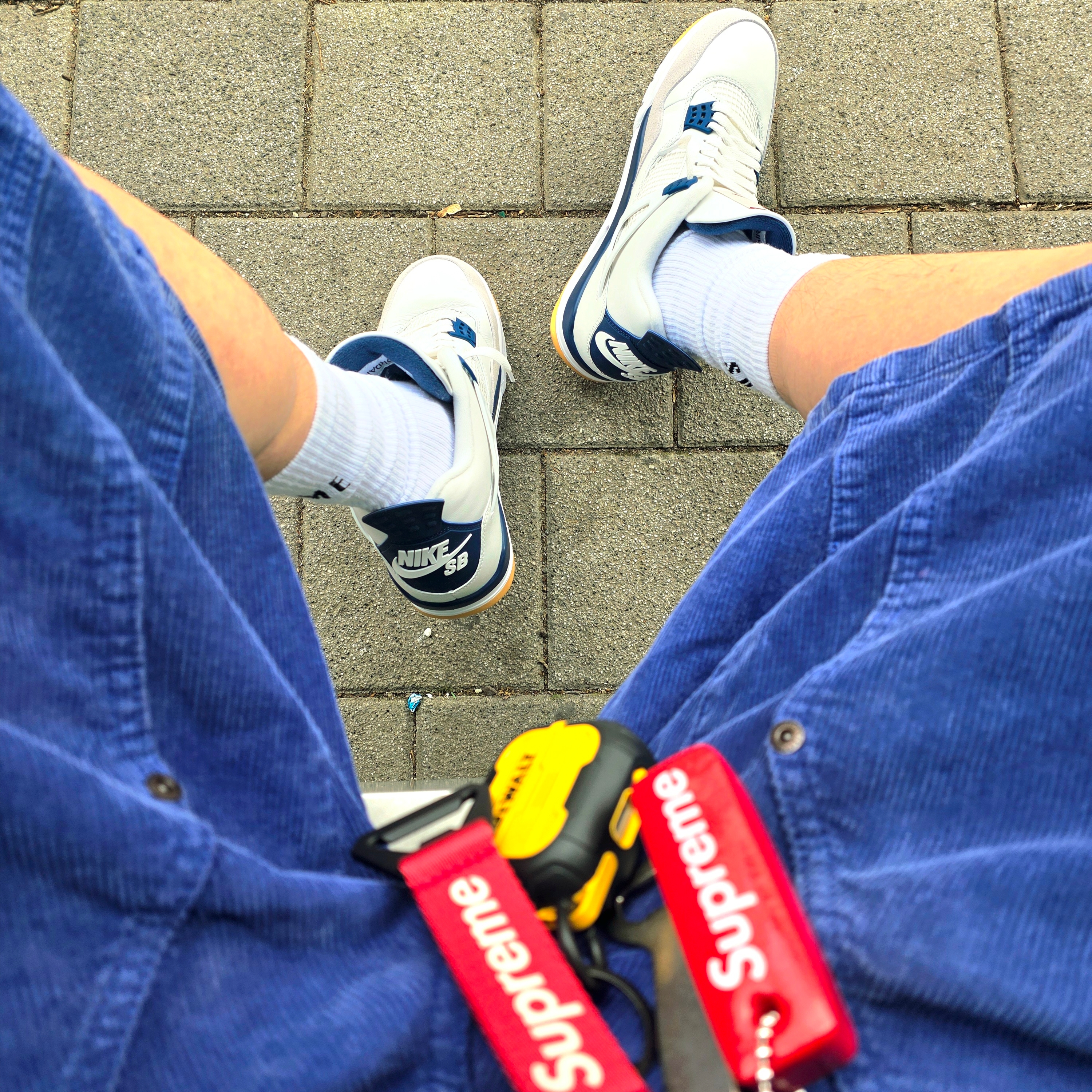 Jordan 4 x Nike SB Retro SP Navy, Supreme x Jordan Crew Socks White (2 Pack) - 24FW 착용 스타일