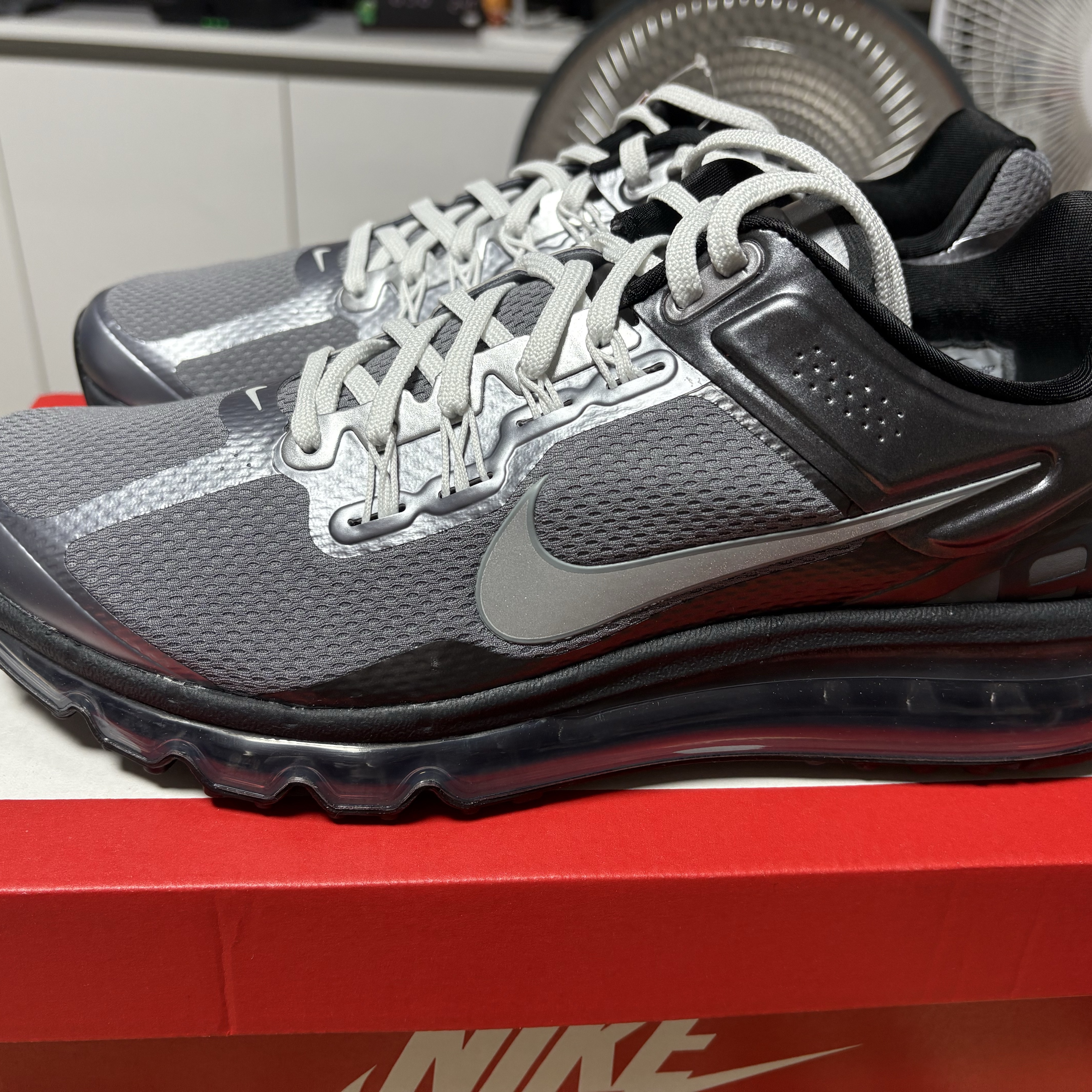 Nike Air Max 2013 Metallic Cool Grey 착용 스타일 - 1