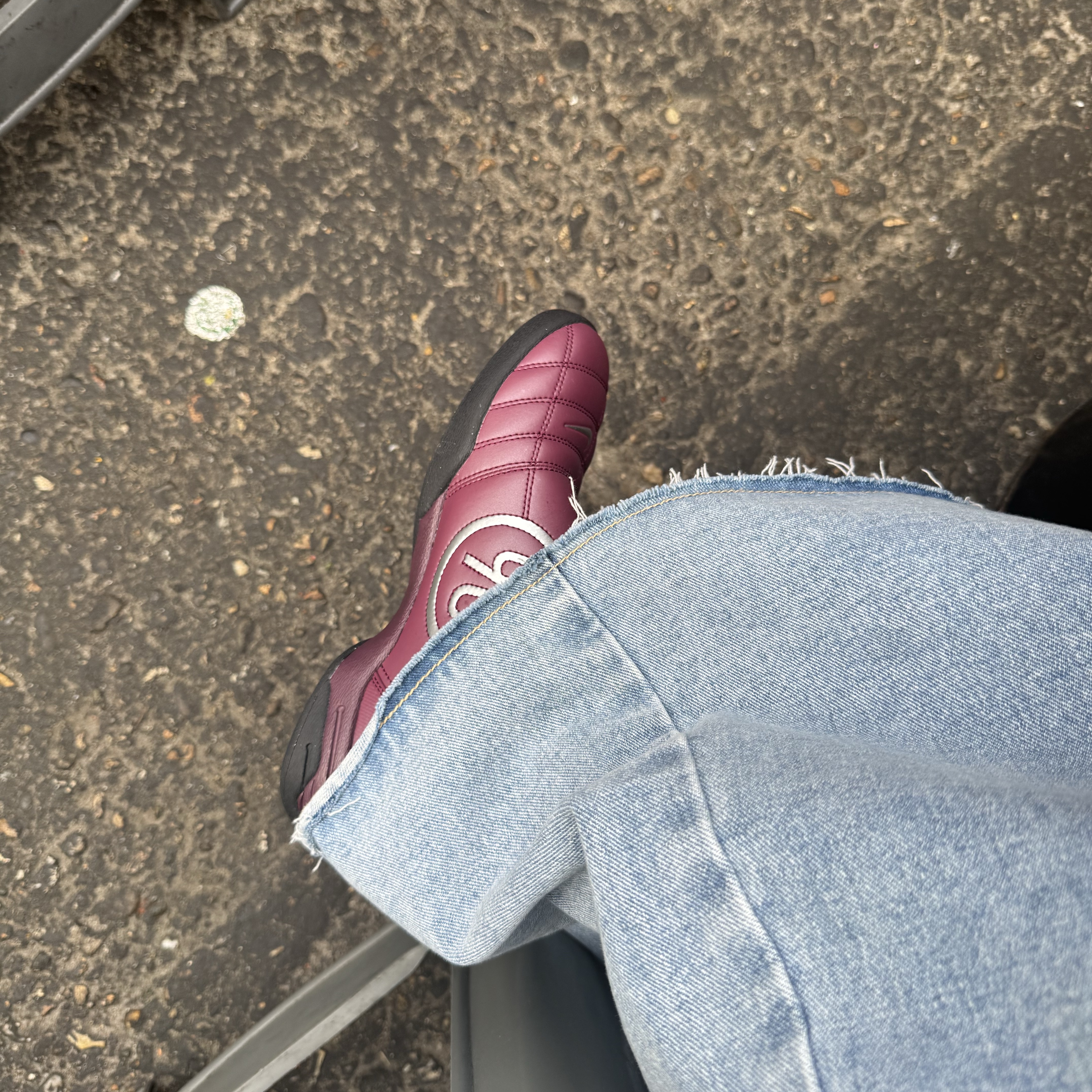 Nike Total 90 III SP Bordeaux and Metallic Silver 착용 스타일