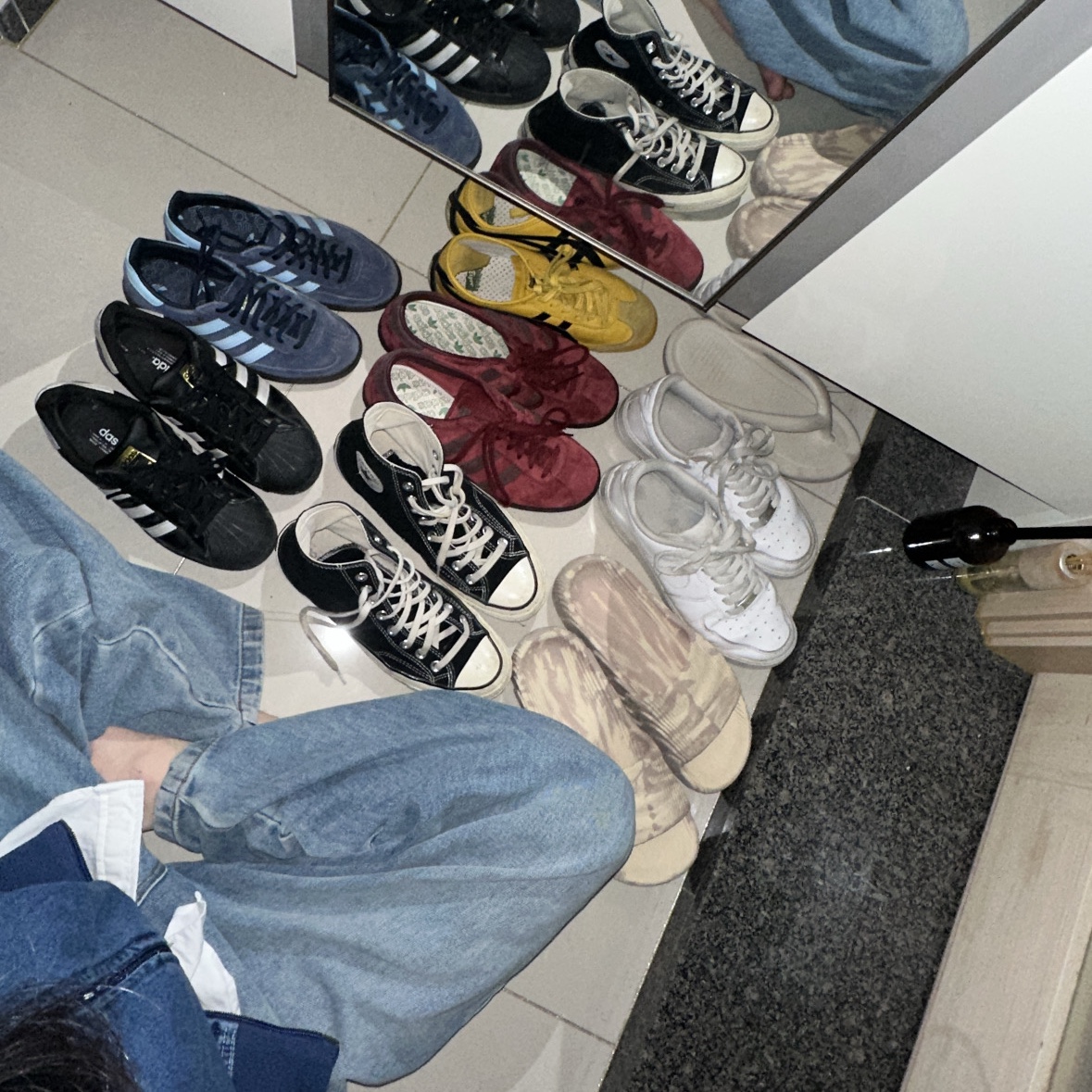 Adidas Adicolor Denim Firebird Track Top Medium Blue Denim - KR Sizing, Adidas Adilette 22 Sand Strata 착용 스타일 - 1