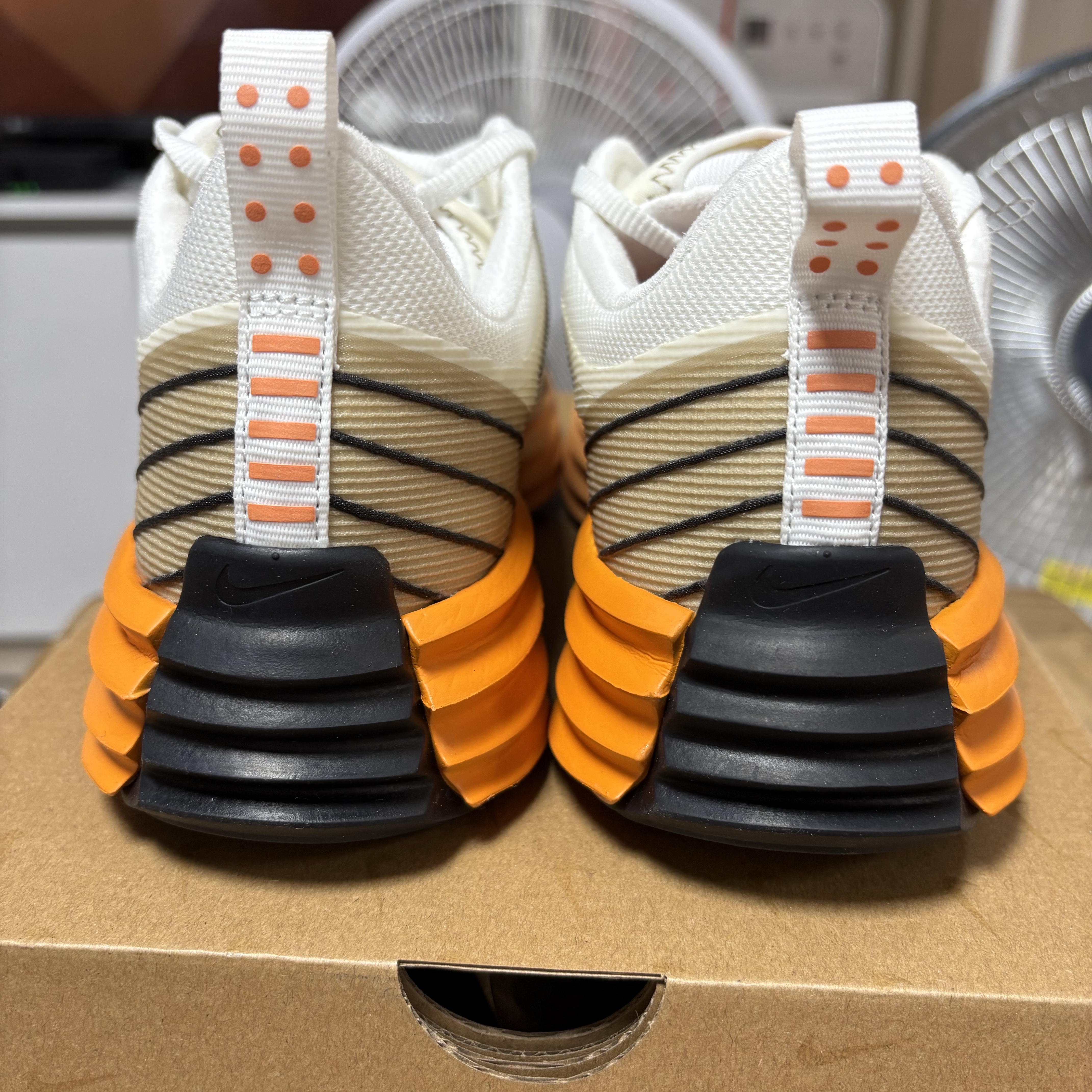 Nike Lunar Roam Summit White Coconut Milk 착용 스타일 - 5