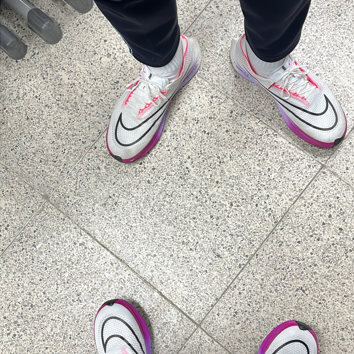 Nike ZoomX Streakfly White Vivid Graffe 착용 스타일