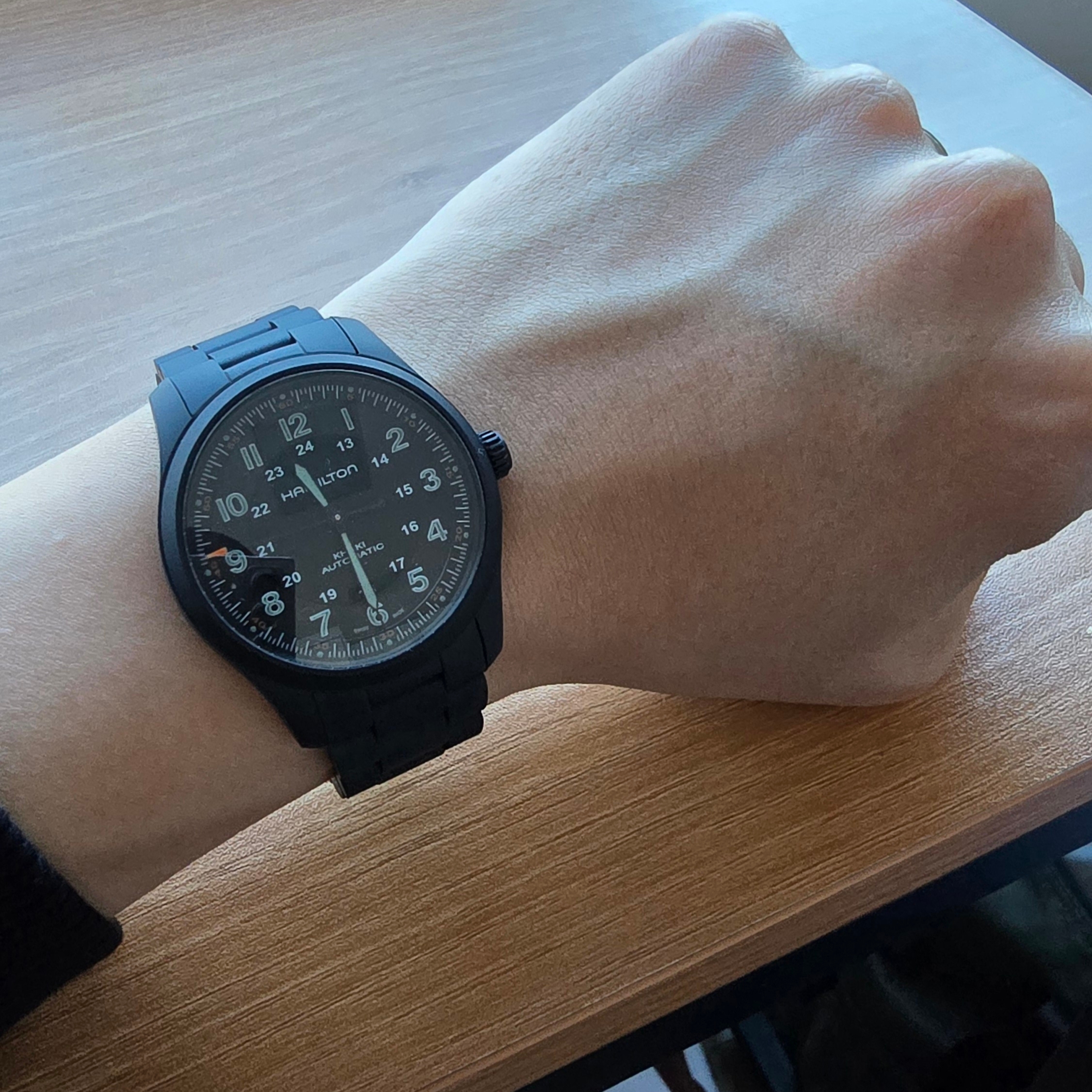 Hamilton Khaki Field Titanium Auto 38mm Black 착용 스타일
