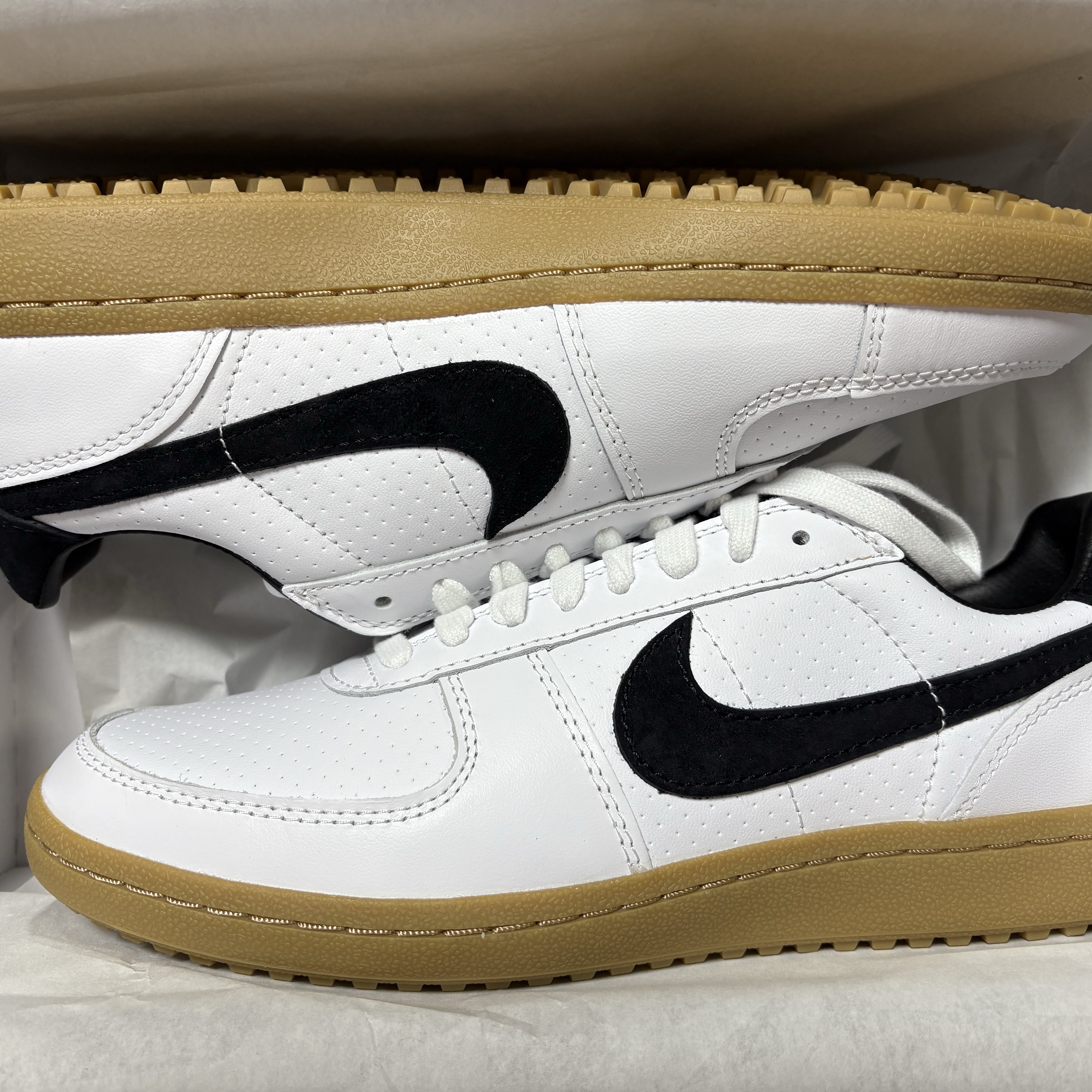 Nike Field General 82 SP White and Black 착용 스타일 - 2