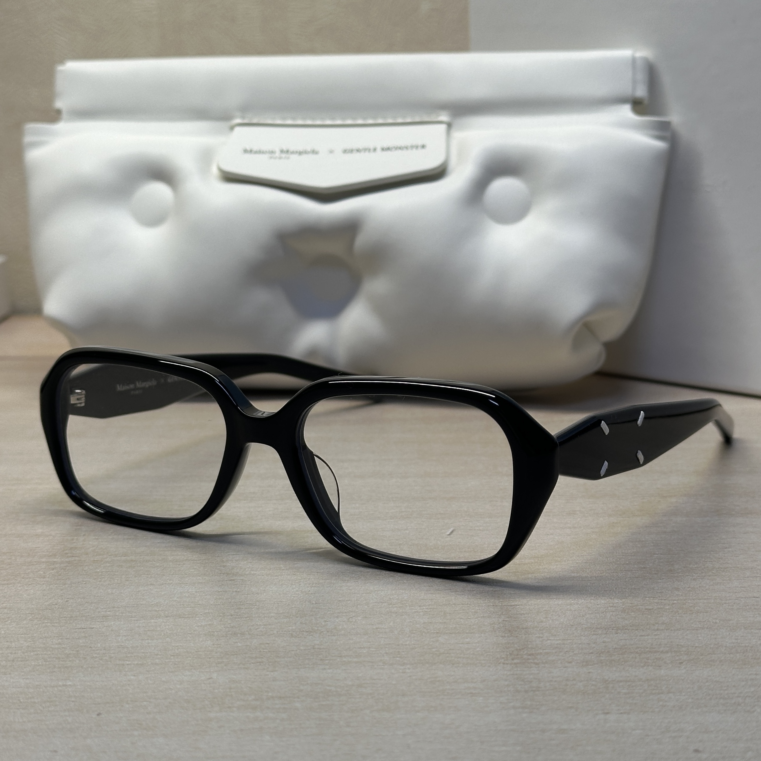 Gentle Monster x Maison Margiela MM212 Black Clear 착용 스타일