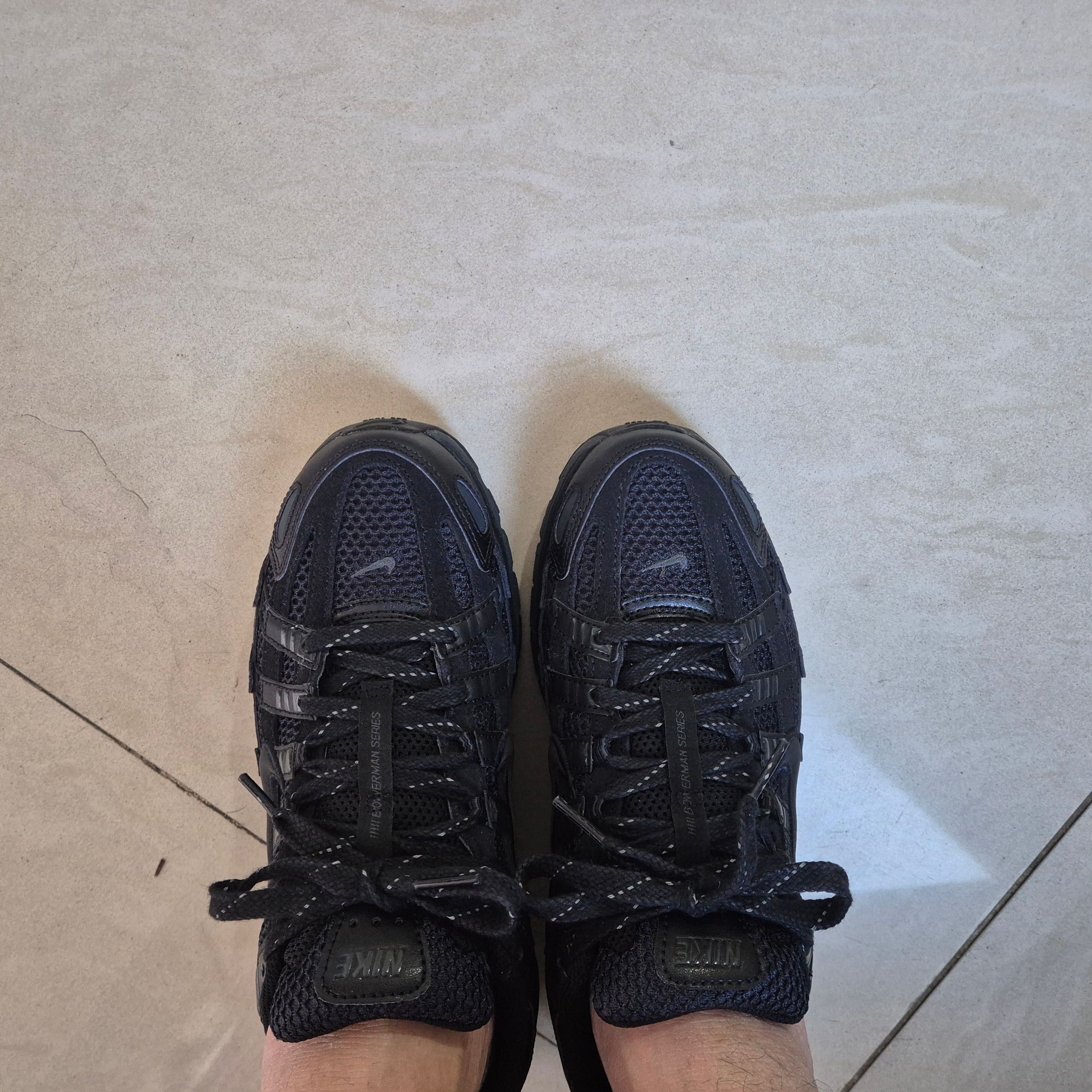 Nike P-6000 PRM Triple Black 착용 스타일