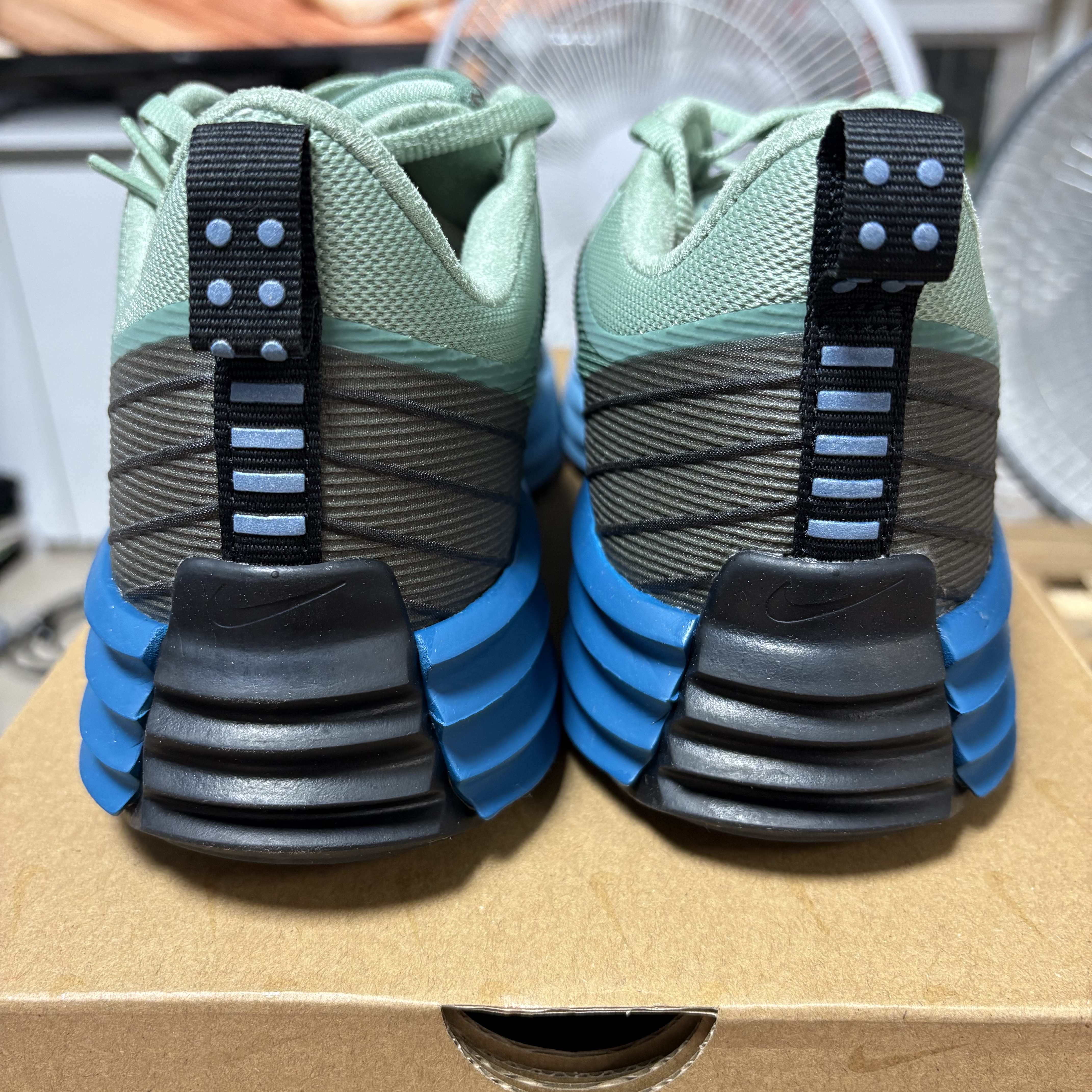Nike Lunar Roam Dutch Green Smokey Mauve 착용 스타일 - 5