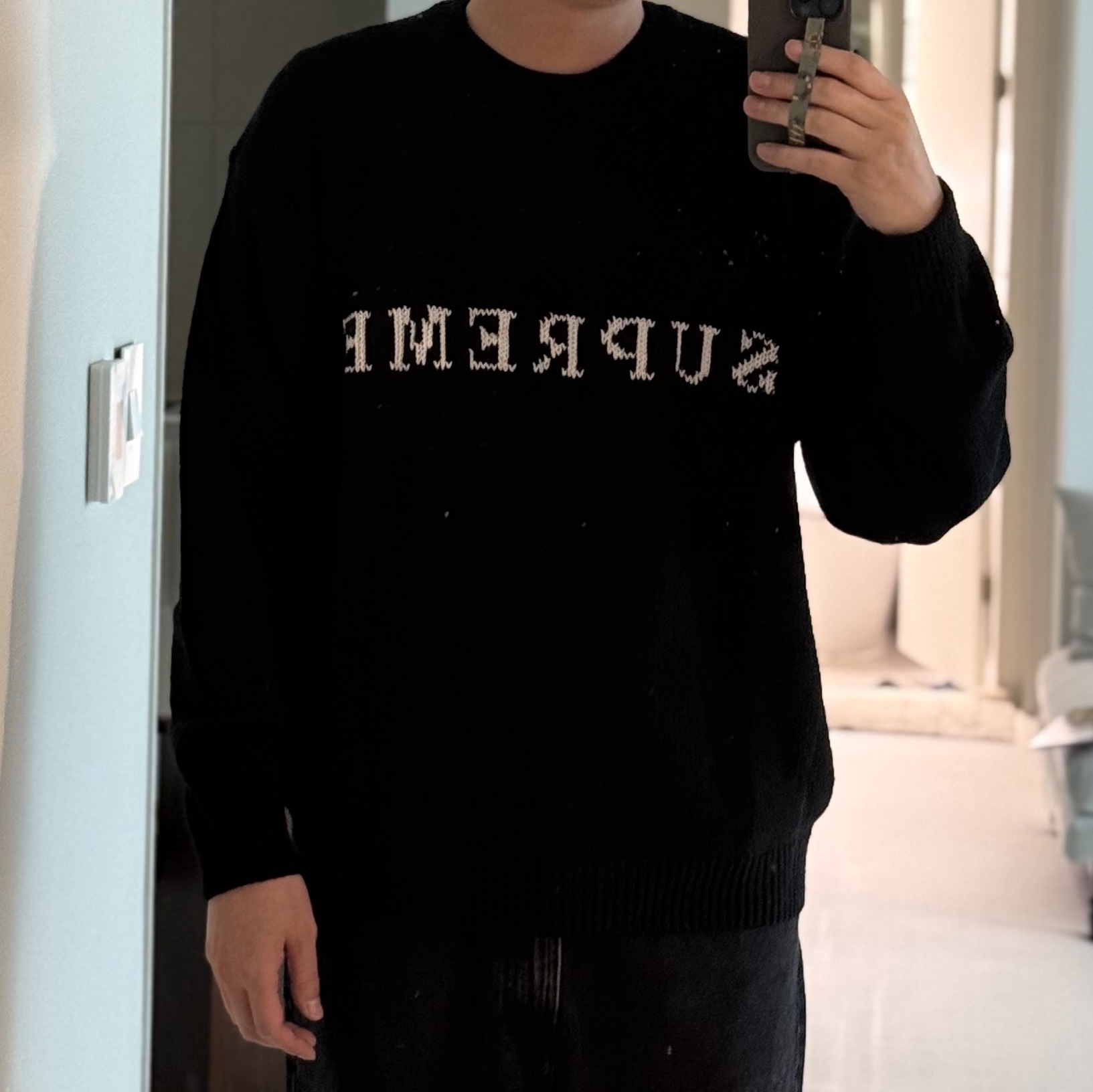 Supreme Contrast Logo Sweater Black - 25SS 착용 스타일