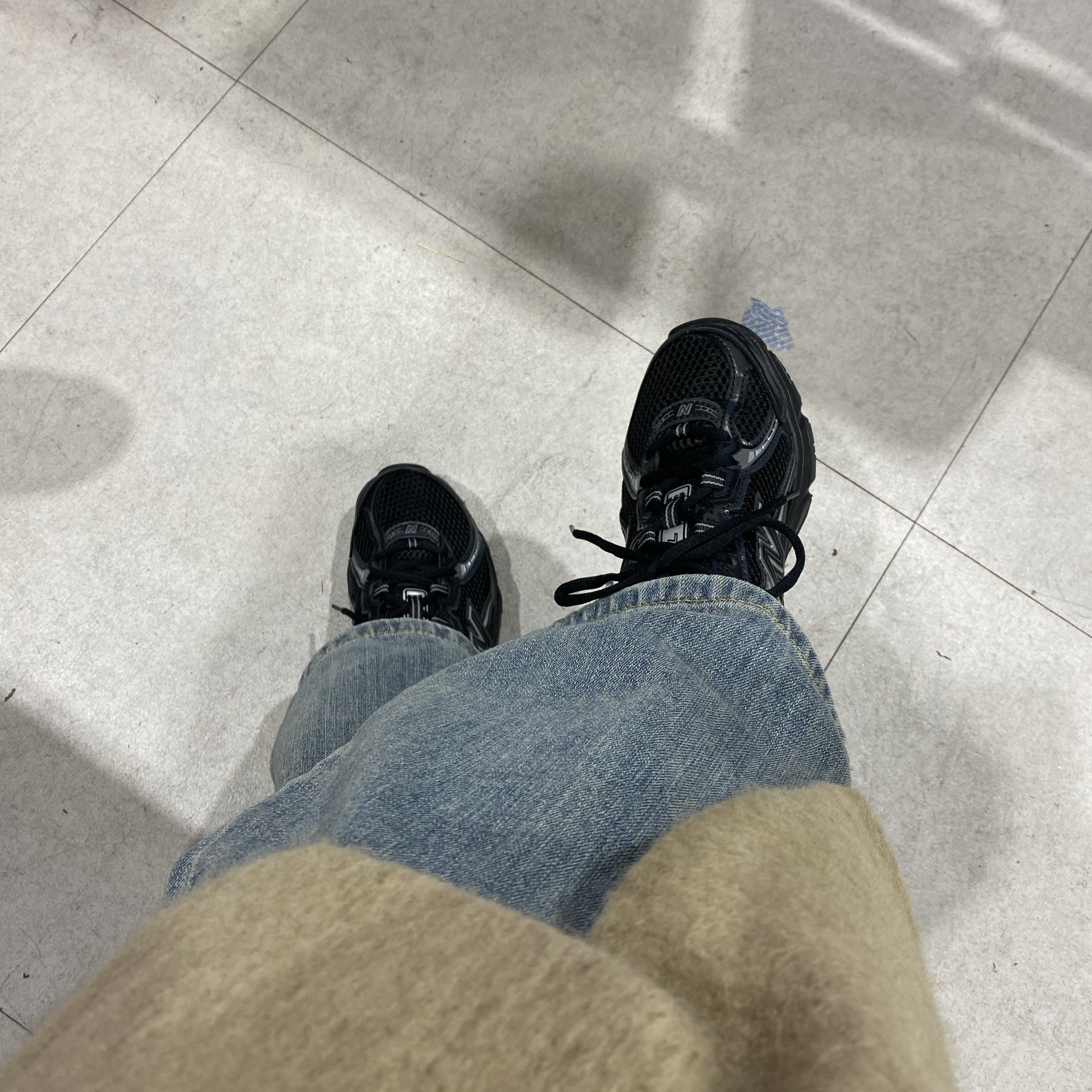 New Balance 740v2 Black Silver Metallic 착용 스타일