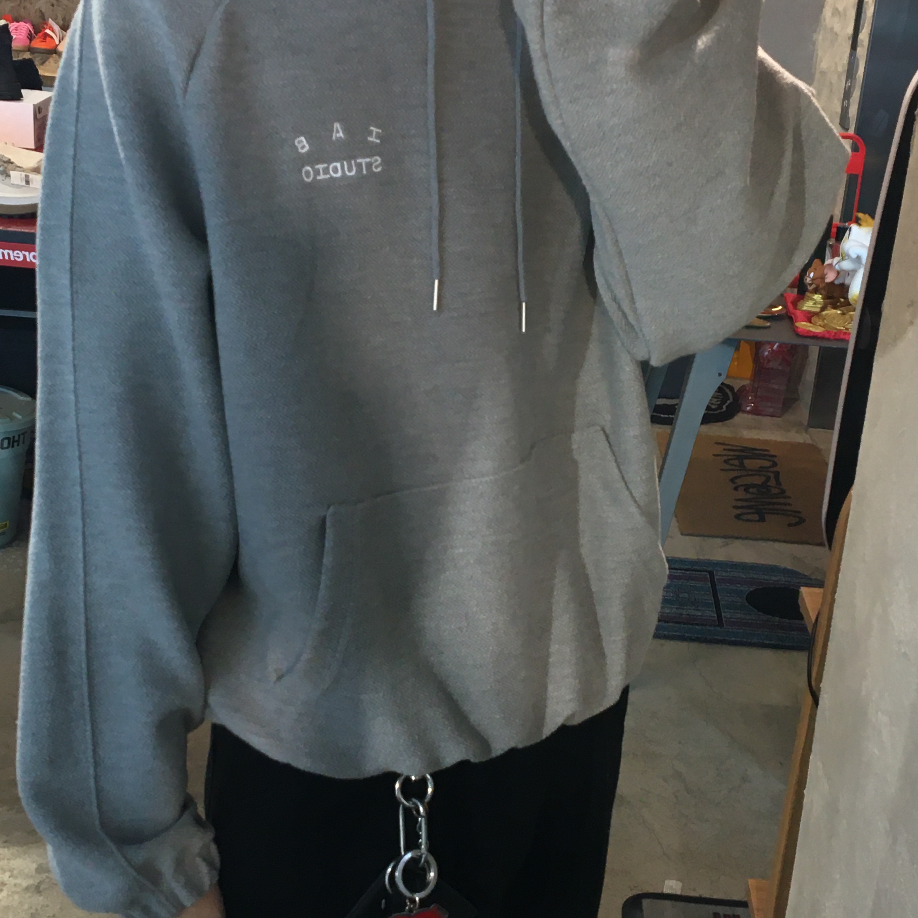 IAB Studio Herringbone Hoodie Gray White 착용 스타일 - 2