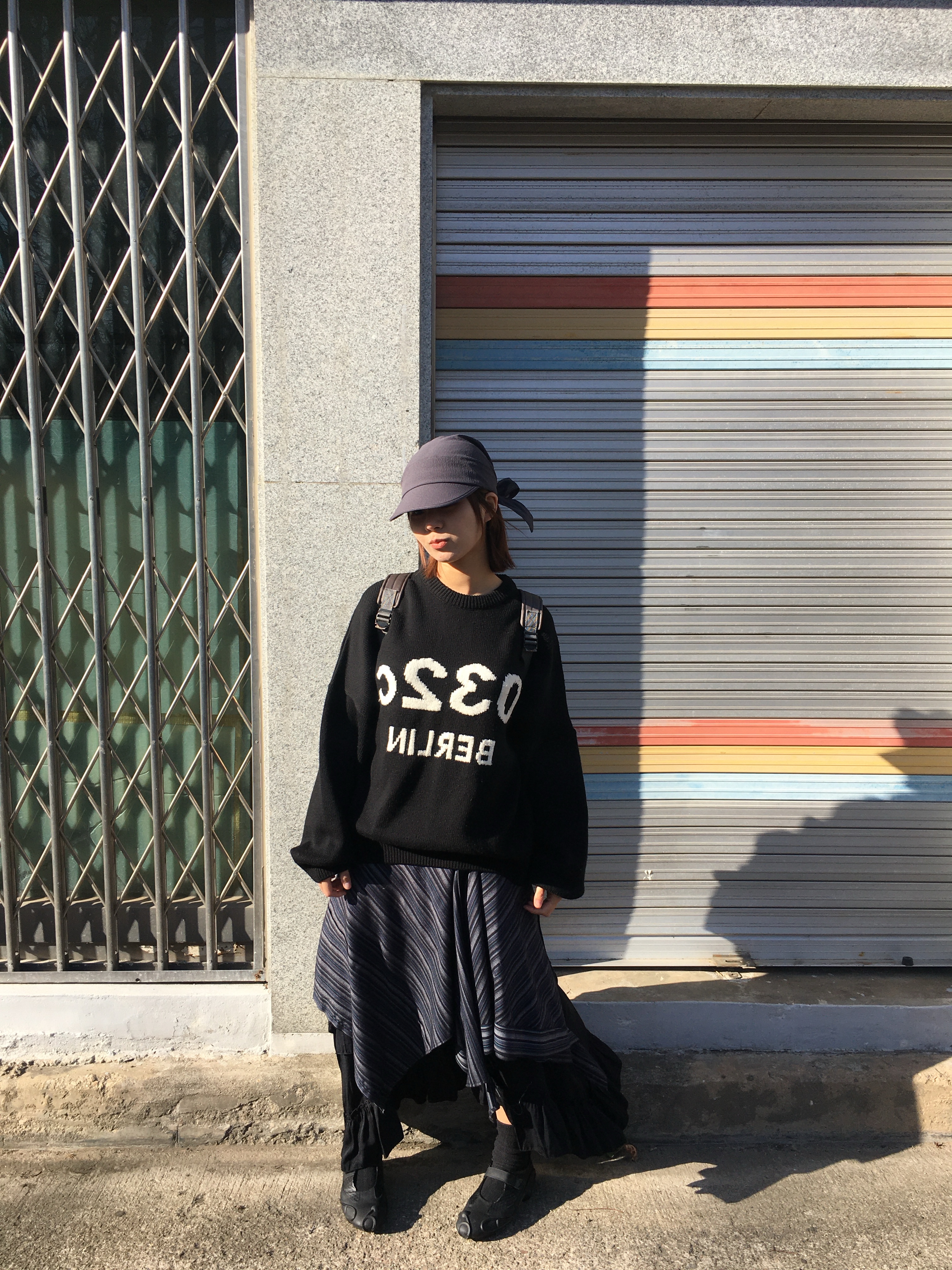 COYSEIO Ribbon Tie Cap Charcoal, 032c Selfie Sweater 착용 스타일