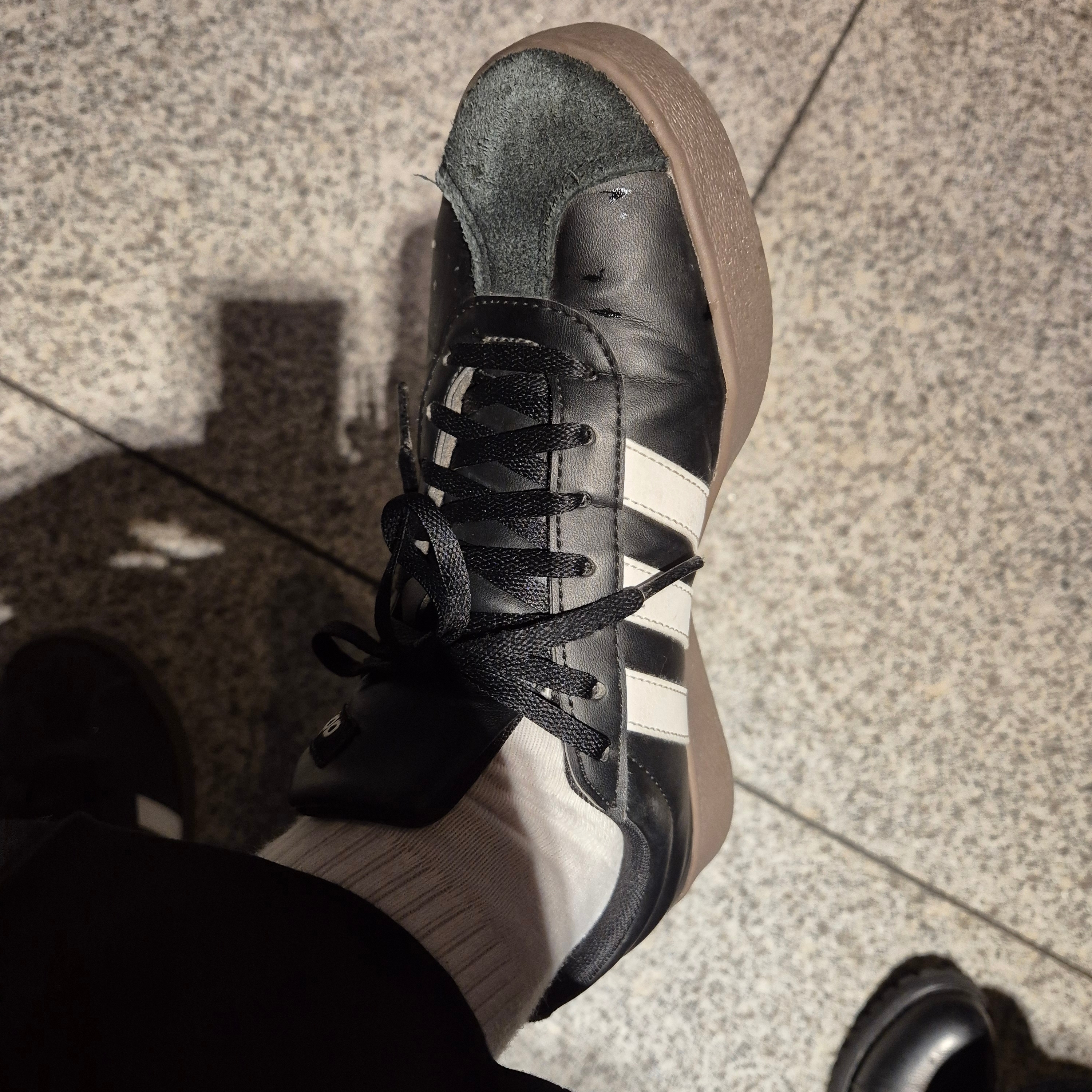 Adidas VL Court 3.0 Core Black Cloud White 착용 스타일