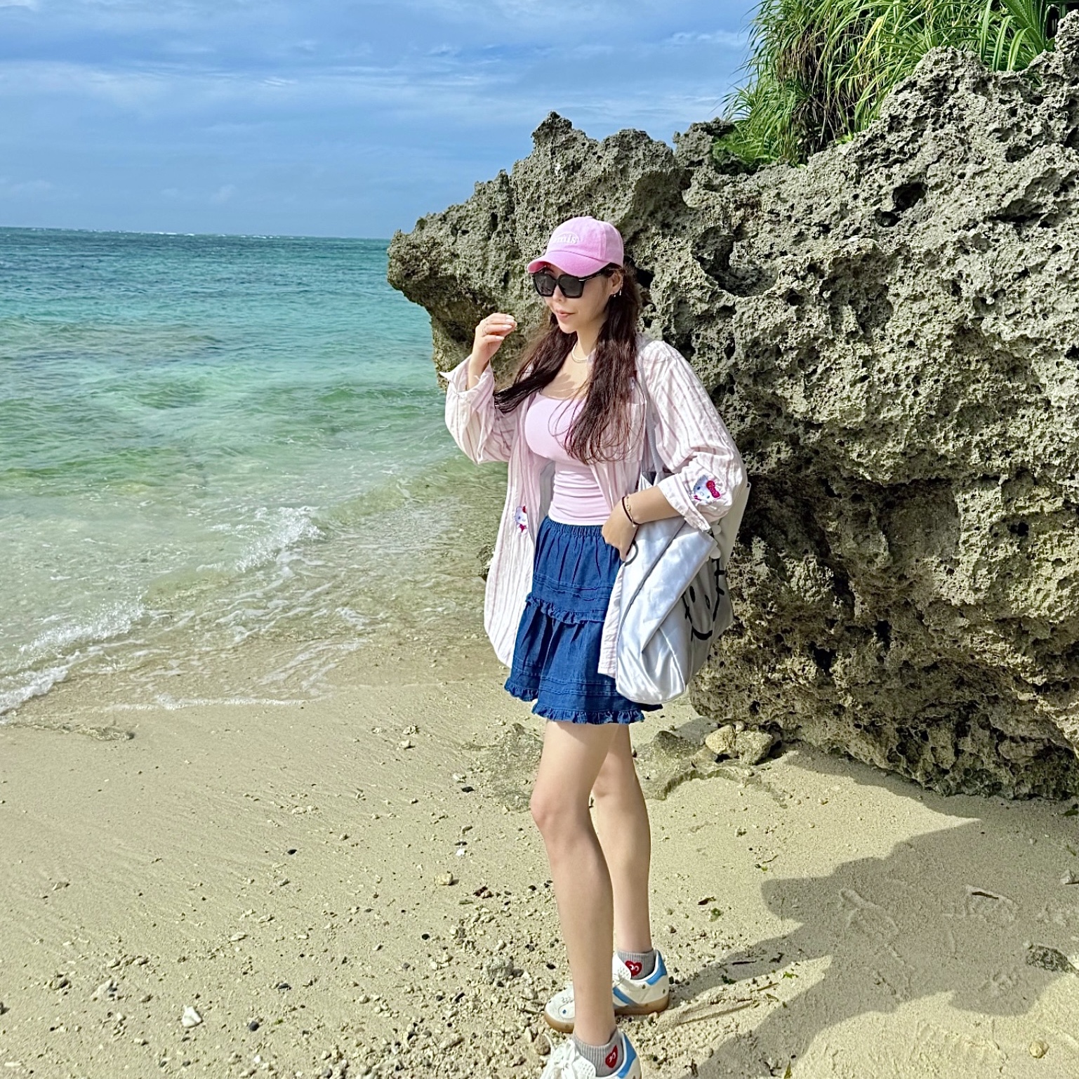 Emis New Logo Pigment Ball Cap Pink, (W) Dior signature S7F Square Sunglasses Black 착용 스타일