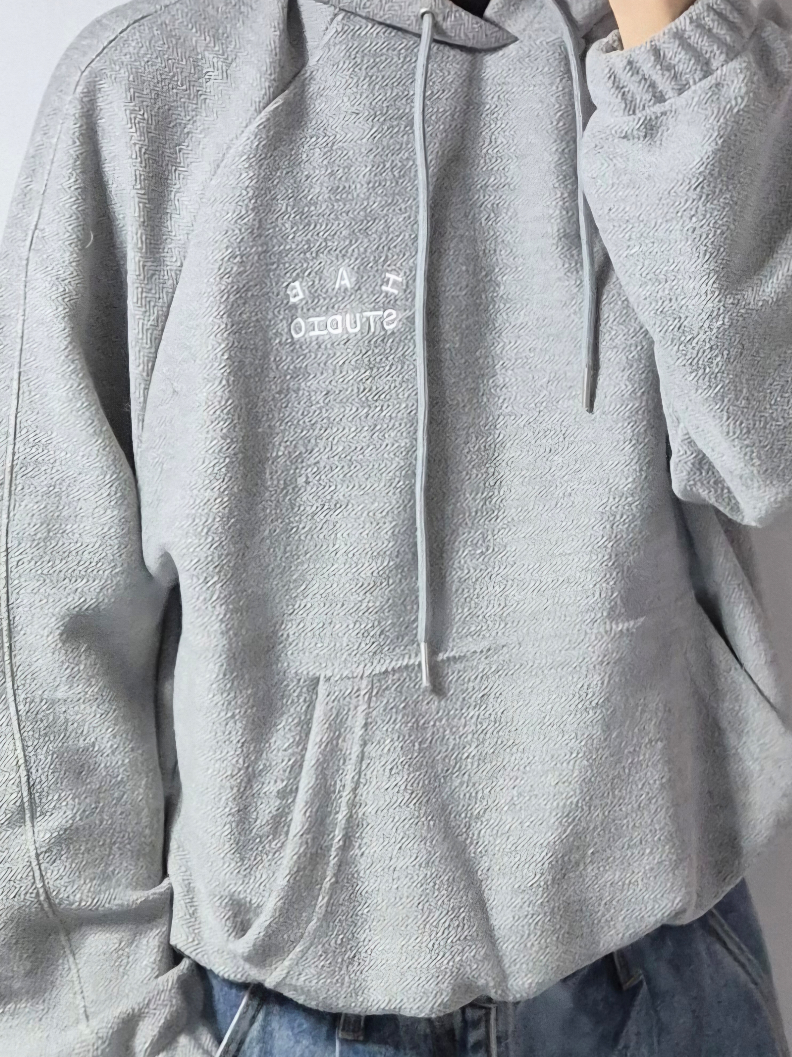 IAB Studio Herringbone Hoodie Gray White 착용 스타일 - 3