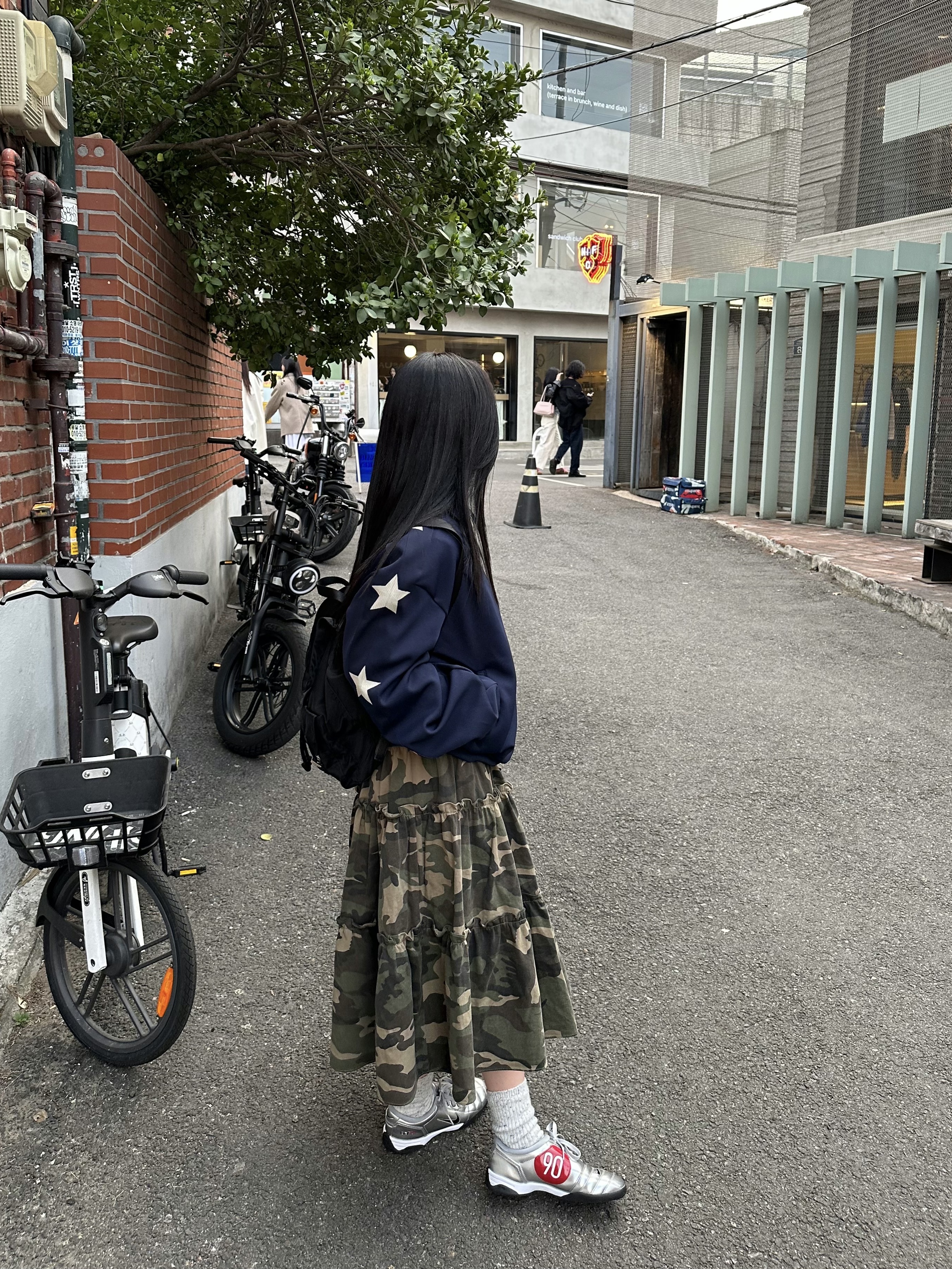 Kapital Smooth Jersey Stuntman & Woman Track Jacket Navy, Prada Re-Nylon Medium Backpack Black 착용 스타일 - 2