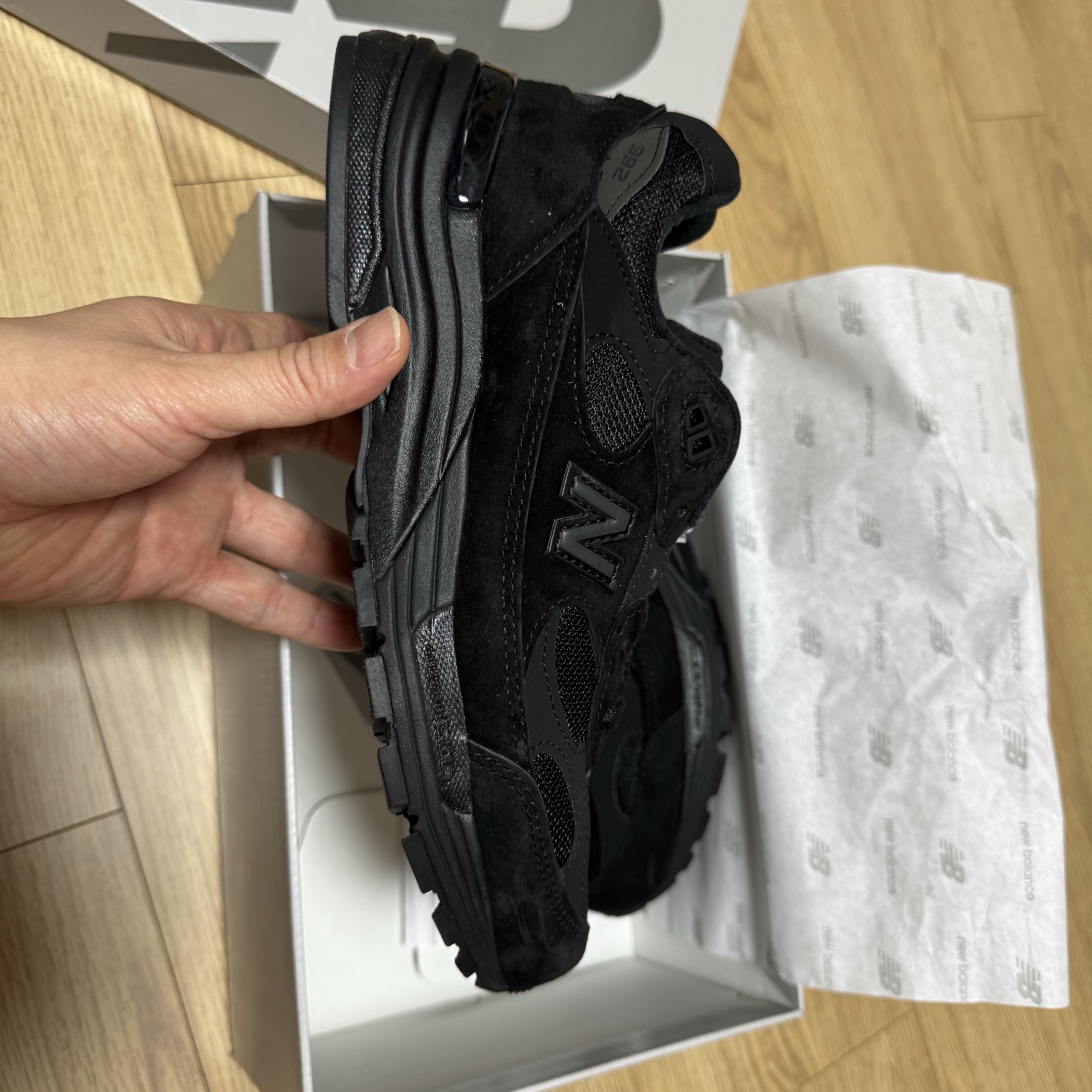New Balance 992 Made in USA Core Black 착용 스타일 - 3