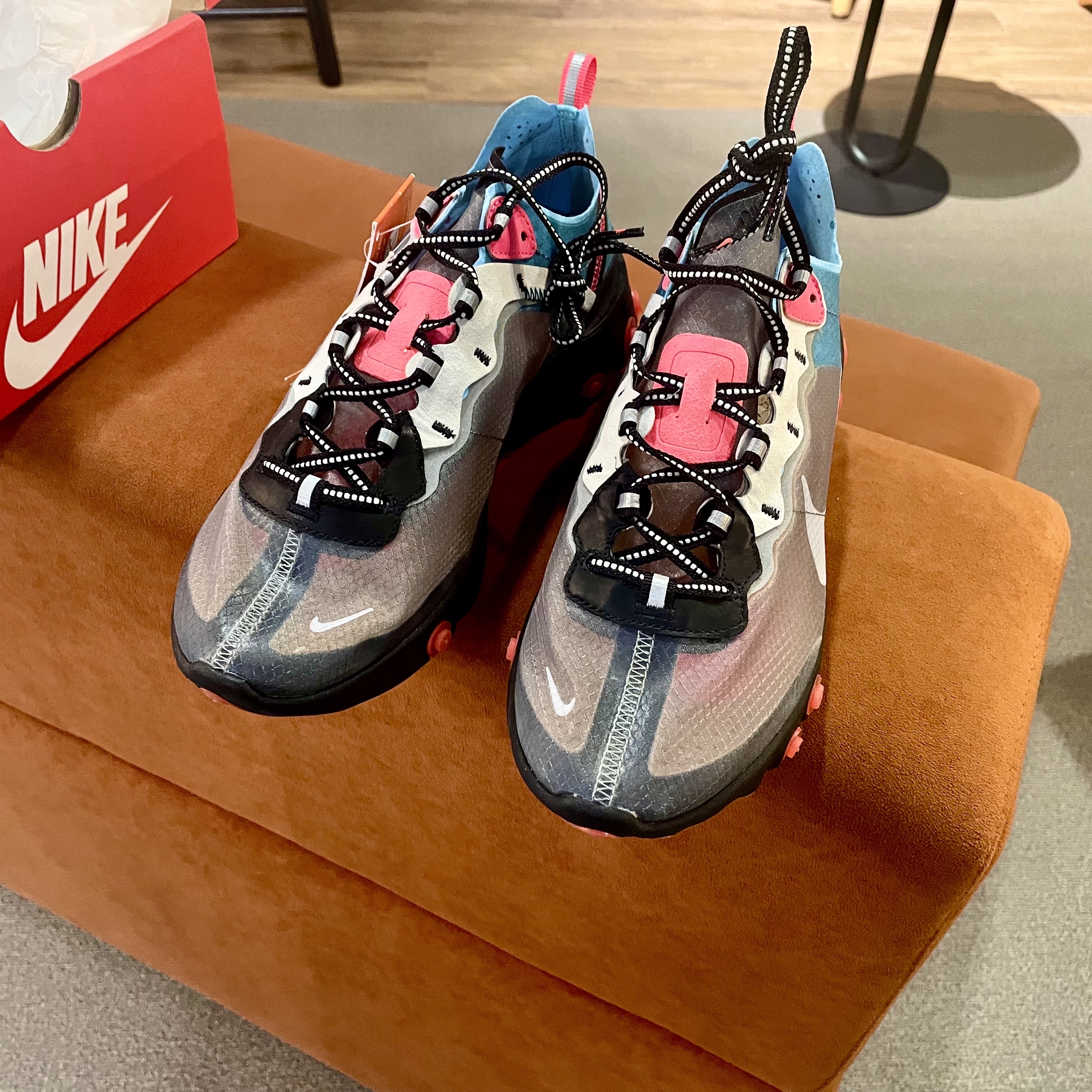 Nike React Element 87 Blue Chill Solar Red, Nike React Element 87 Dark Grey Photo Blue 착용 스타일 - 1