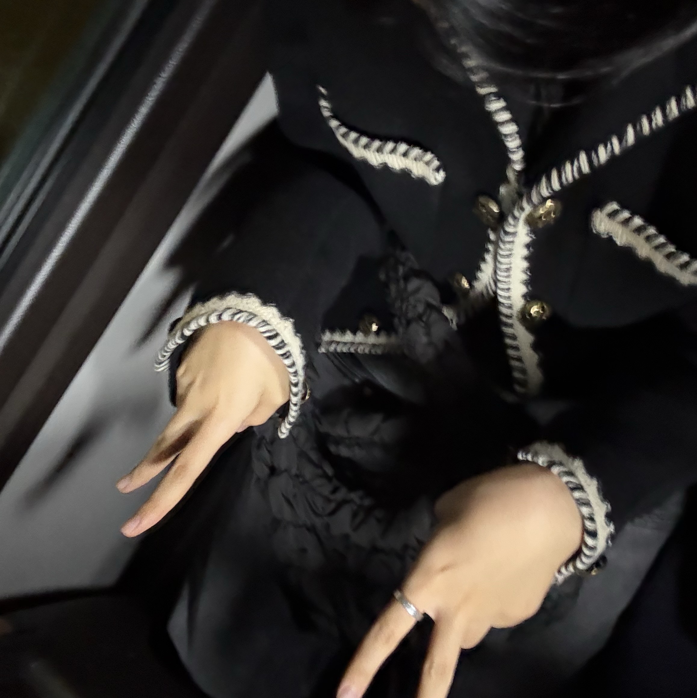 COS Quilted Mini Bag Black, Gucci Ghost Ring Silver 6mm 착용 스타일