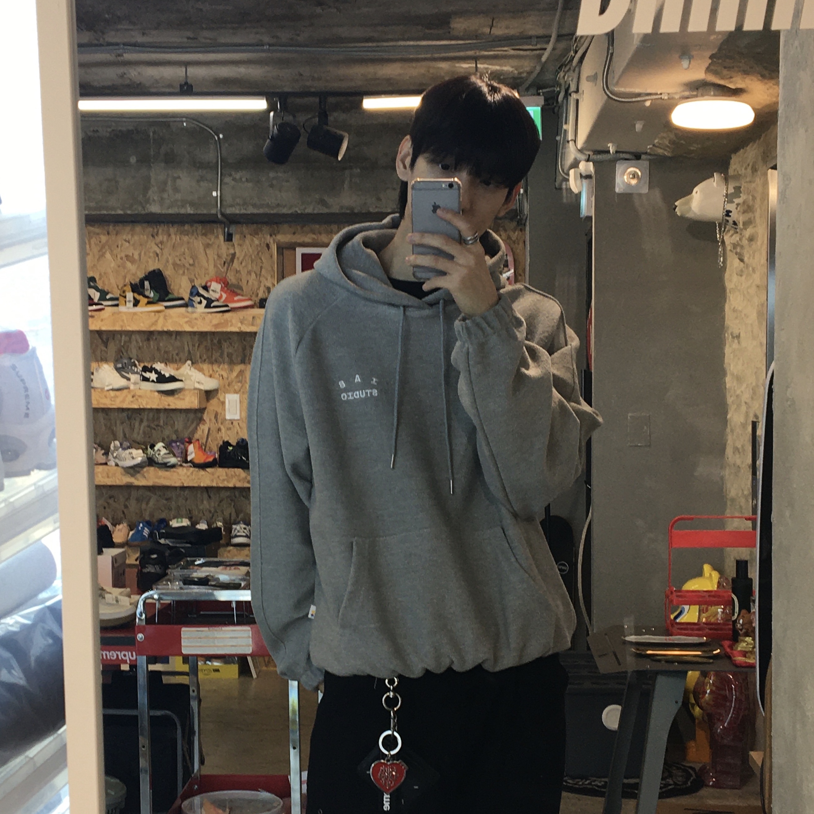 IAB Studio Herringbone Hoodie Gray White 착용 스타일 - 1