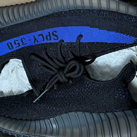 Adidas Yeezy Boost 350 V2 Dazzling Blue 착용 스타일