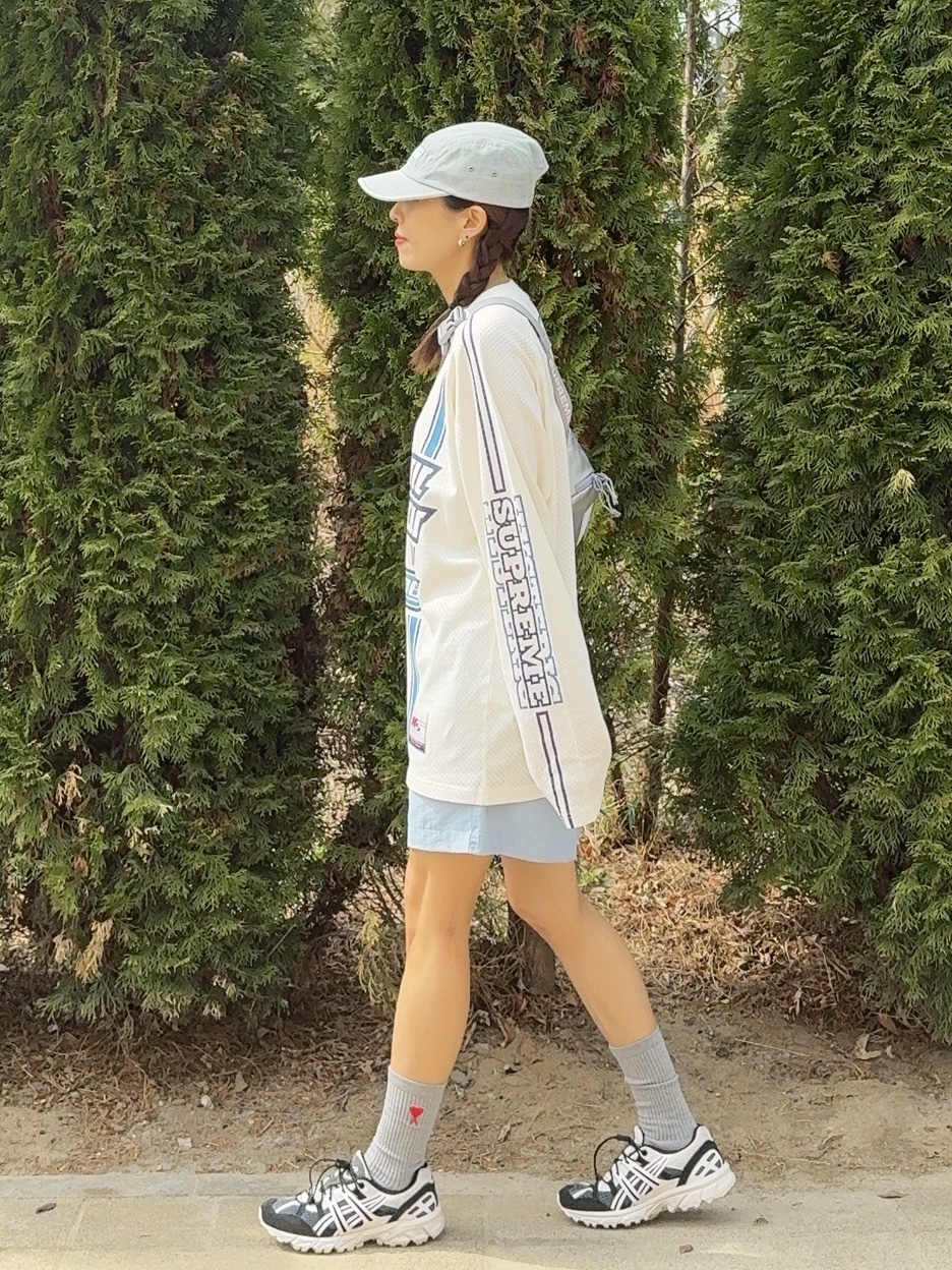 Supreme x Hysteric Glamour Mesh L/S Top White - 24FW, Supreme Denim Camp Cap Mint - 24SS 착용 스타일 - 3