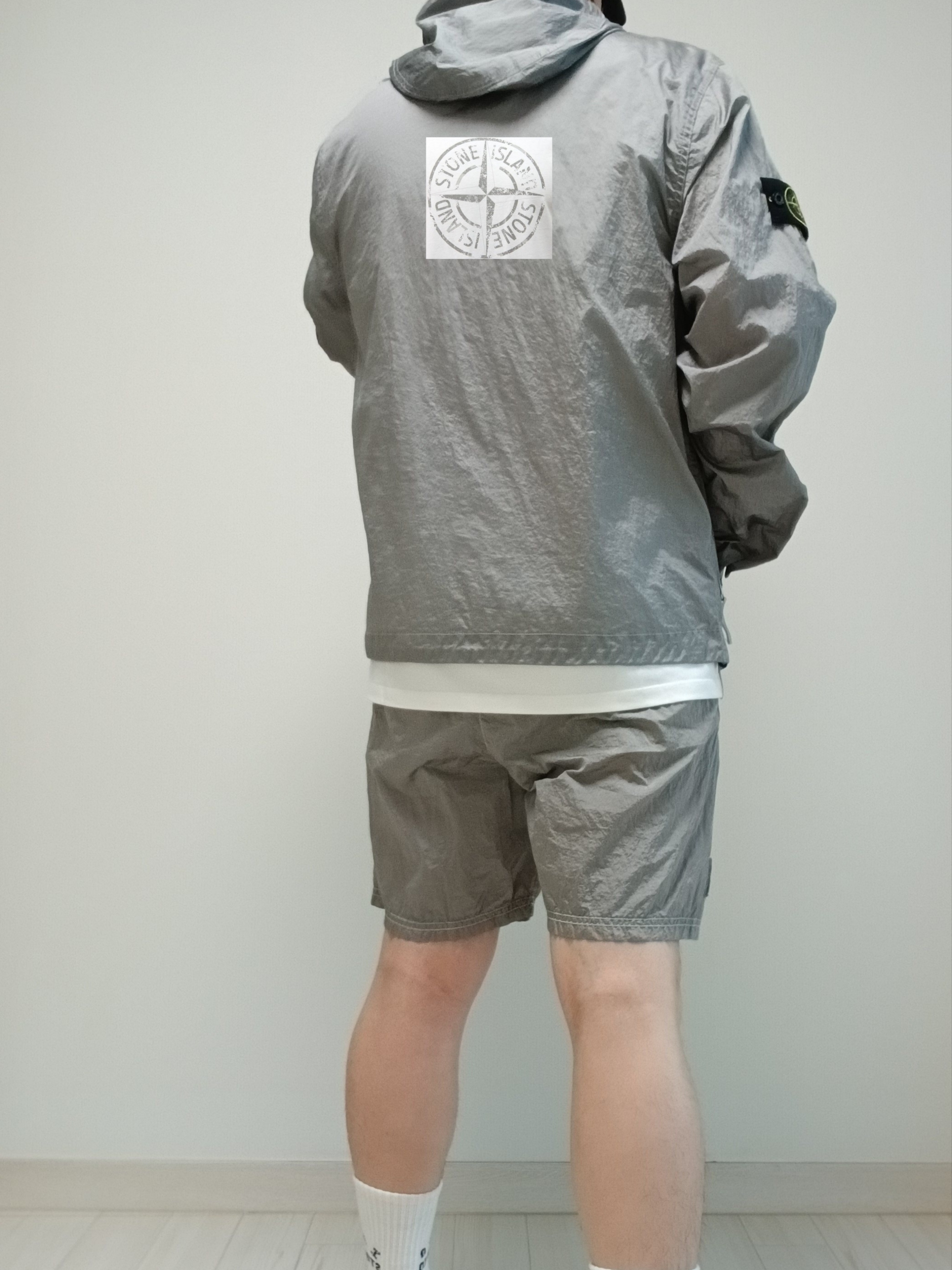 Stone Island 4100097 Nylon Metal Watro-Tc in Econyl Hooded Jacket Pearl Grey - 25SS, Arc'teryx Captive Arc'word SS T-Shirt White Light 착용 스타일 - 2