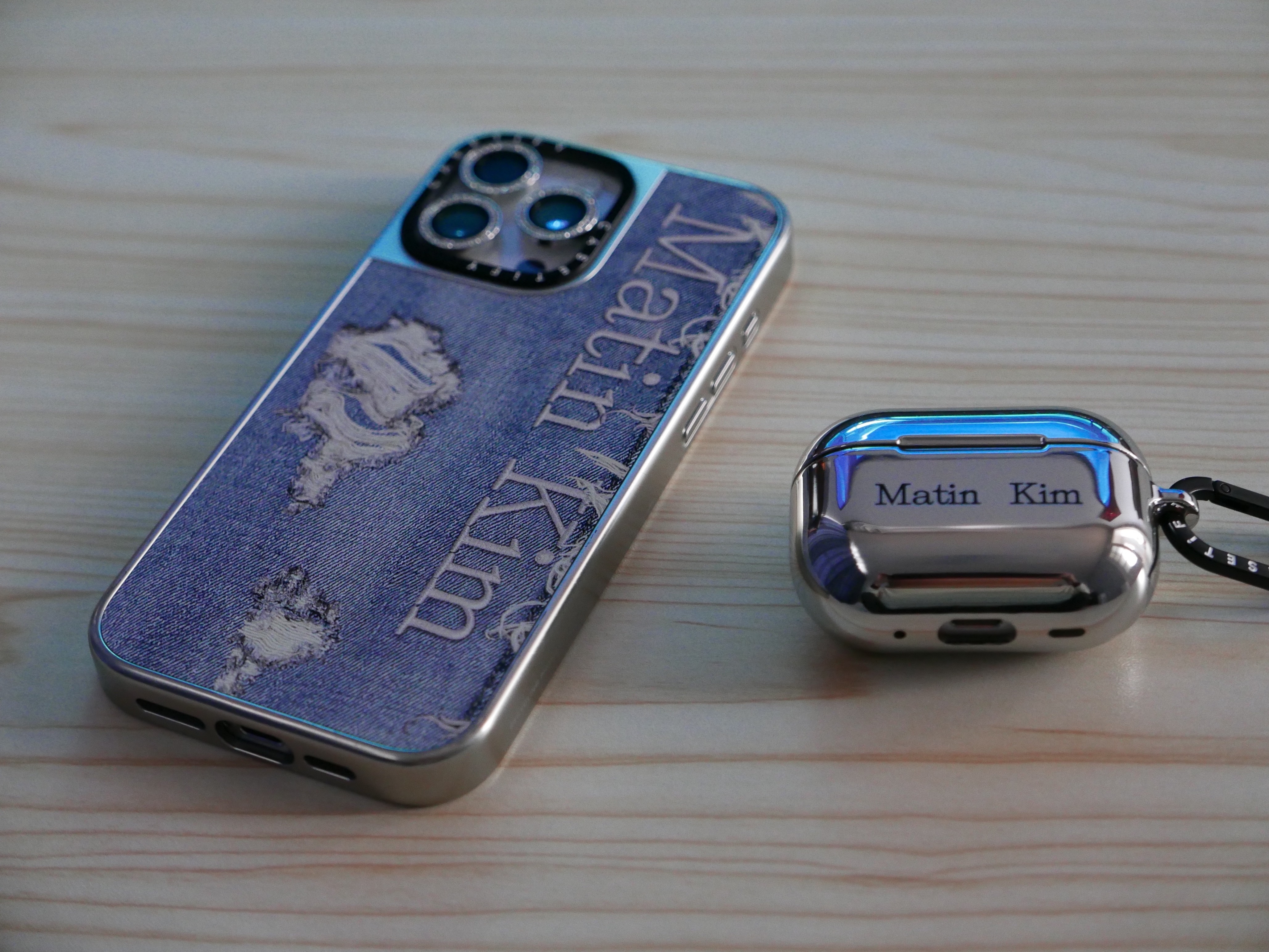 Casetify x Matin Kim iPhone Basic Logo AirPods AirPods Pro 1st/2nd Gen Case Silver 착용 스타일