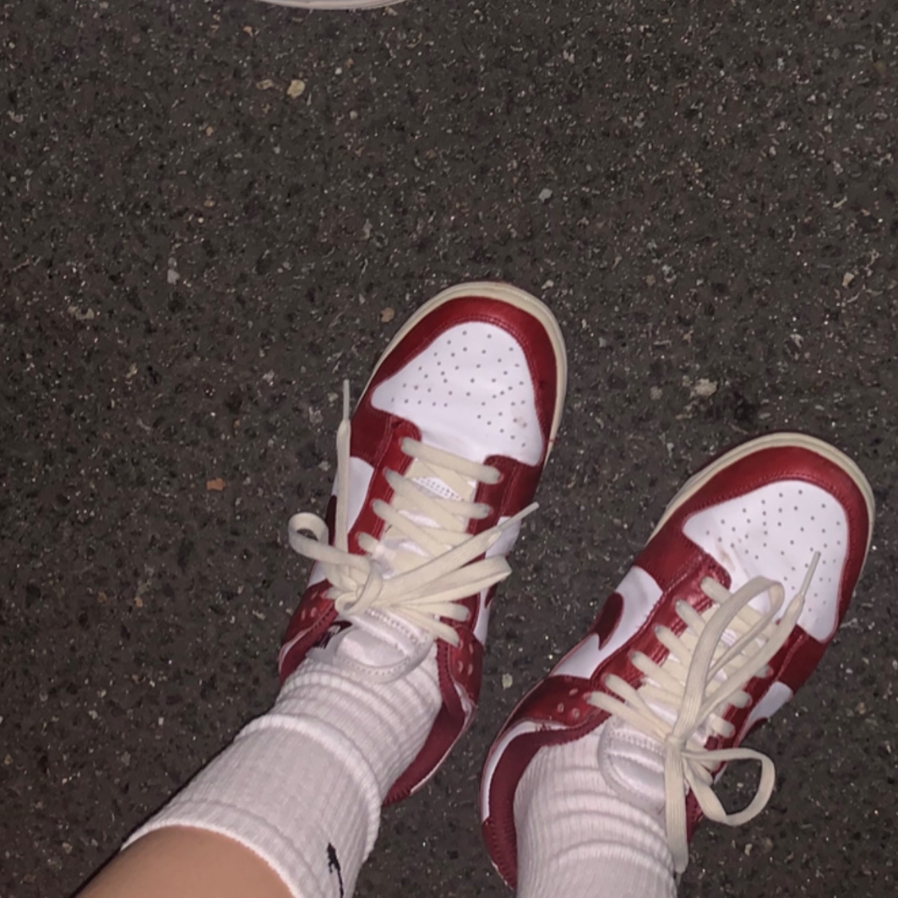 (W) Nike Dunk Low Retro PRM Team Red and White 착용 스타일 - 1