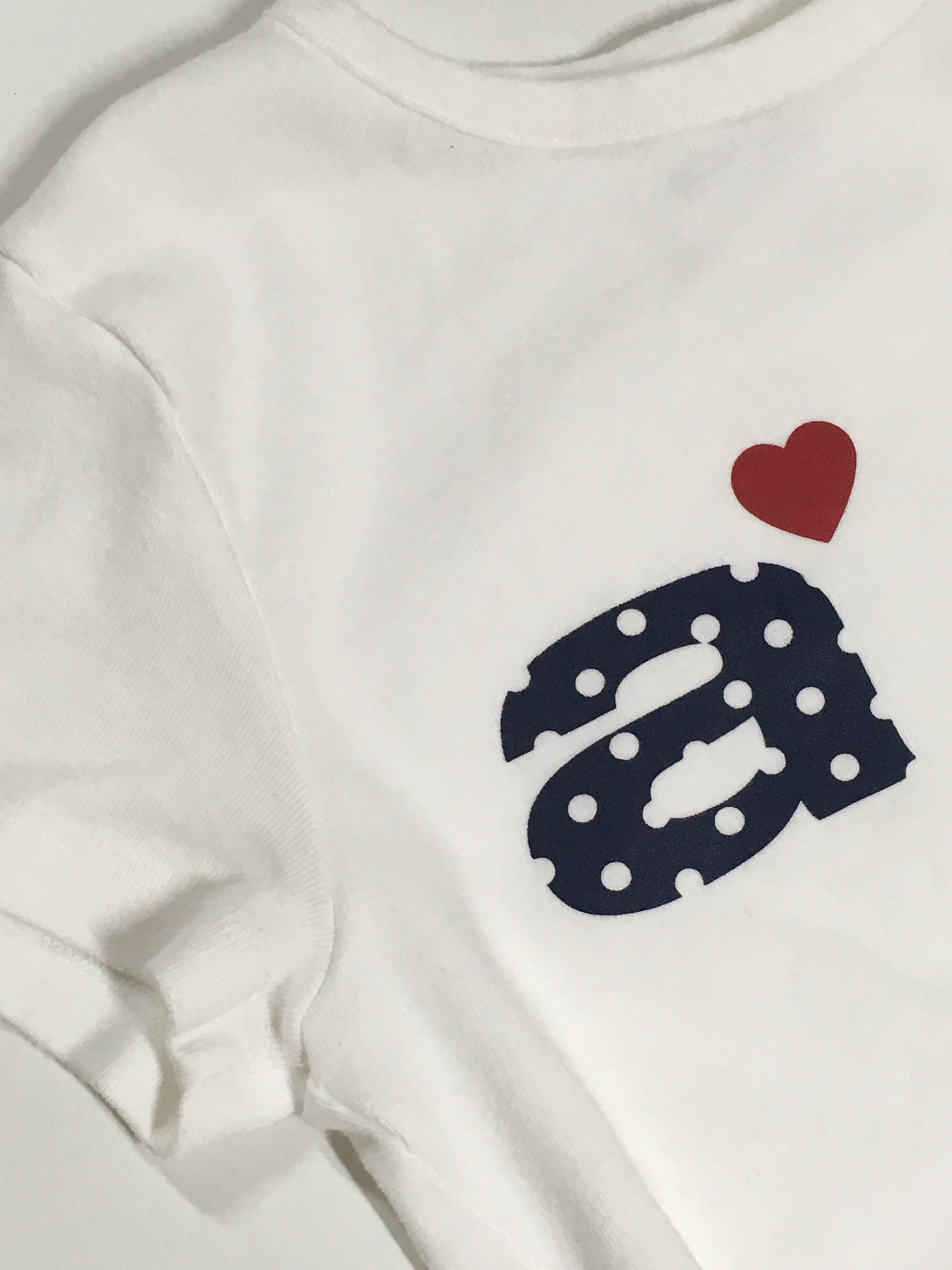 AEAE Dot Small Letter Tee White 착용 스타일 - 1