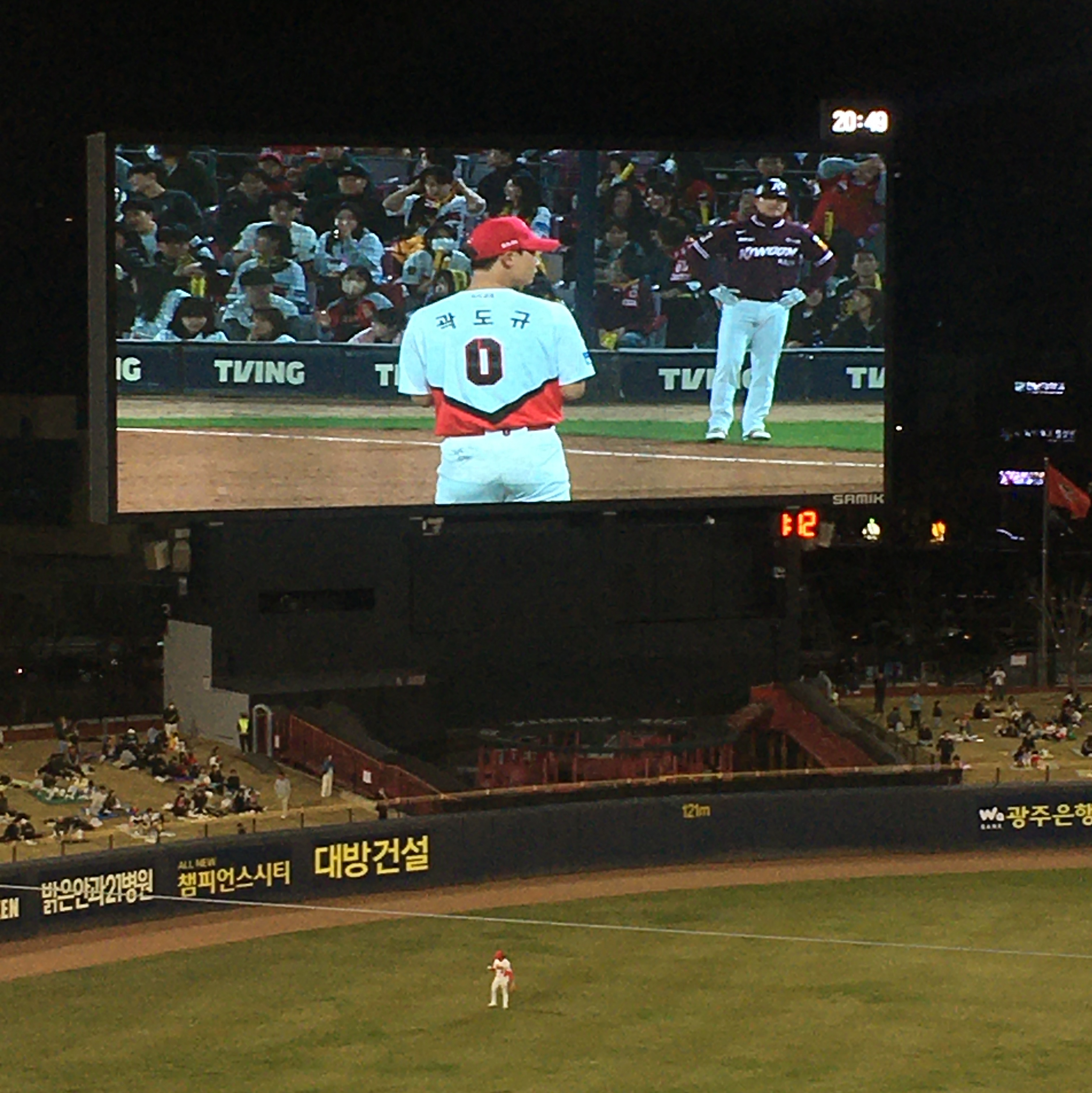 Kia Tigers KBO Kim Do Young The First Monthly 10HR-10SB Anniversary Uniform Black 착용 스타일 - 4